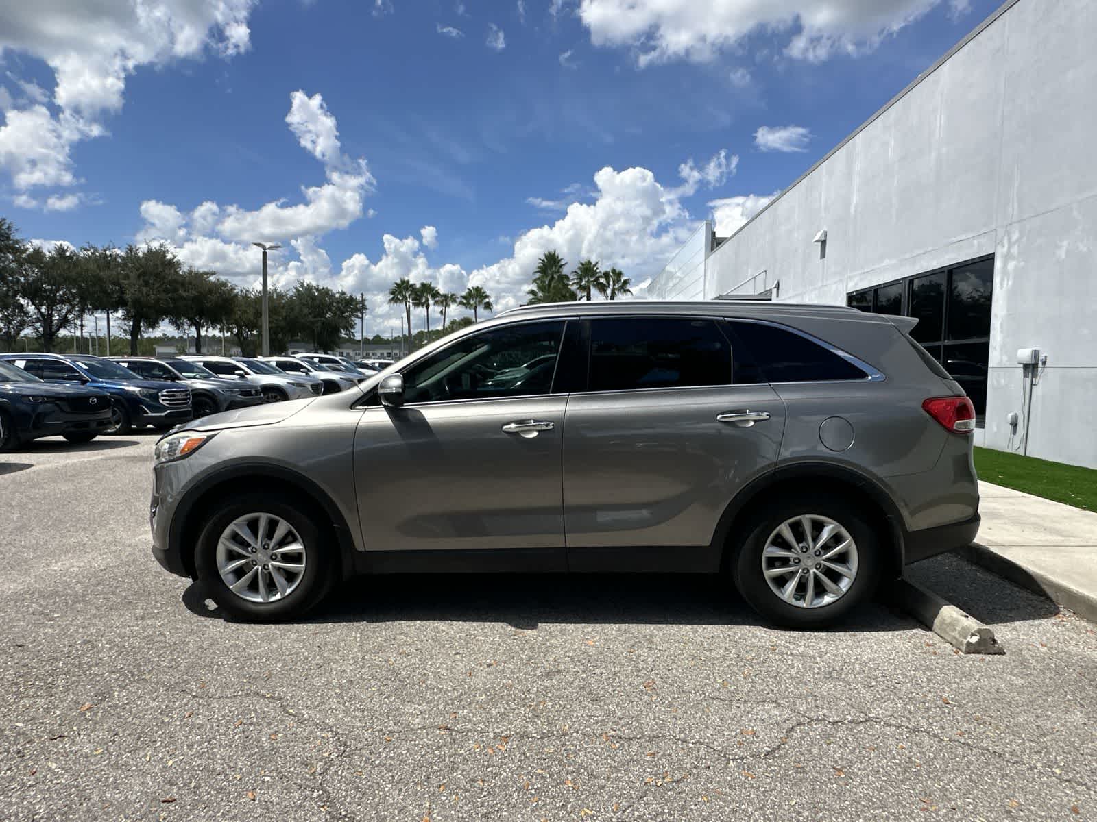 Thumbnail: 2018 Kia Sorento - 3