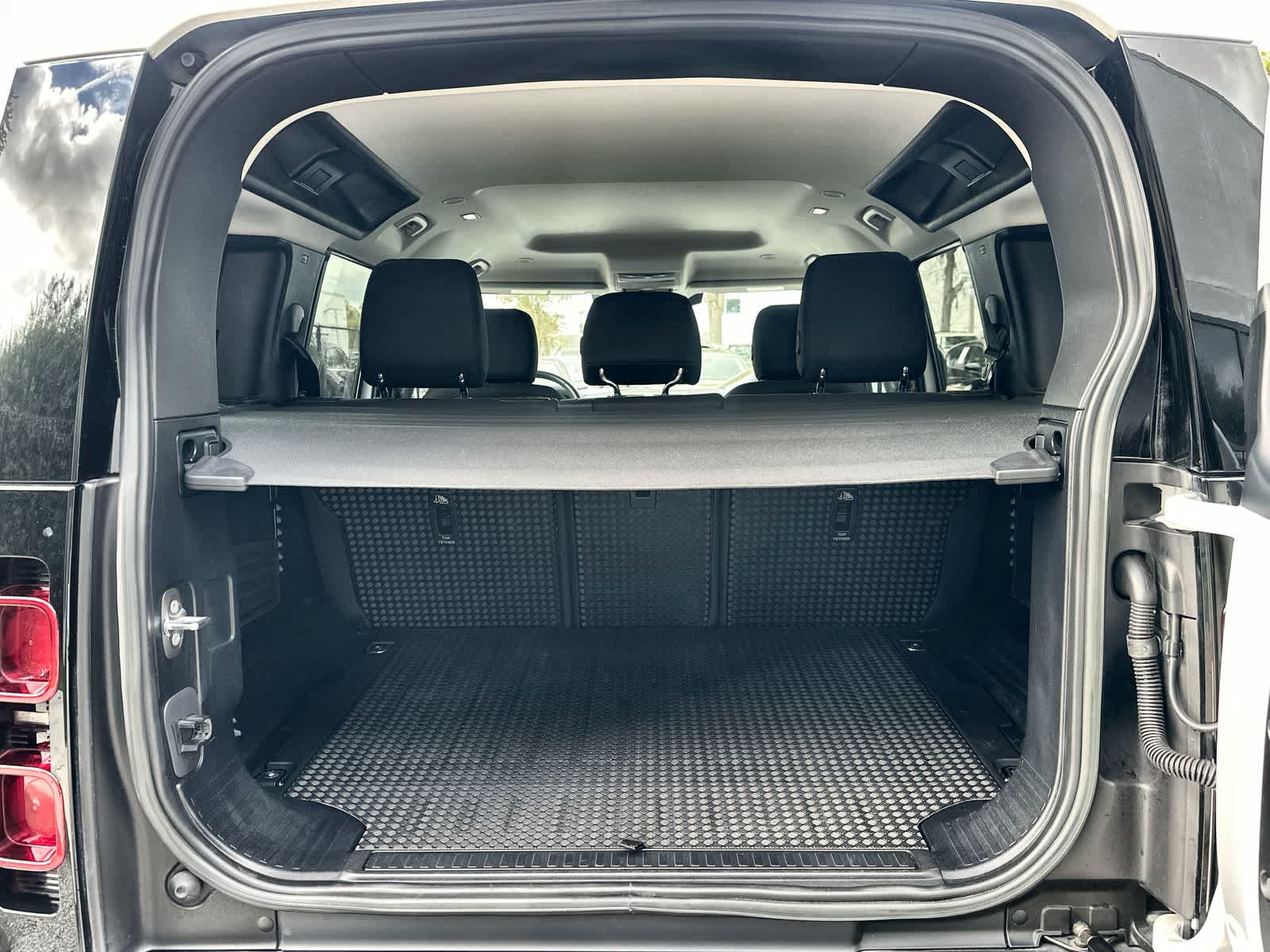 Thumbnail: 2023 Land Rover Defender - 17