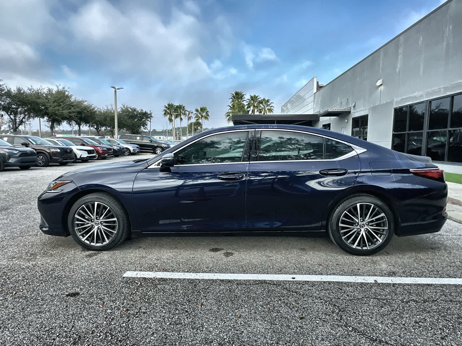 Thumbnail: 2022 Lexus ES - 3