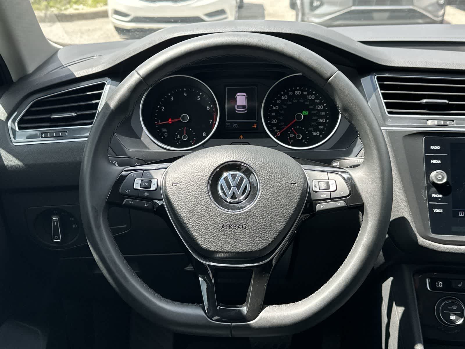 Thumbnail: 2020 Volkswagen Tiguan - 15