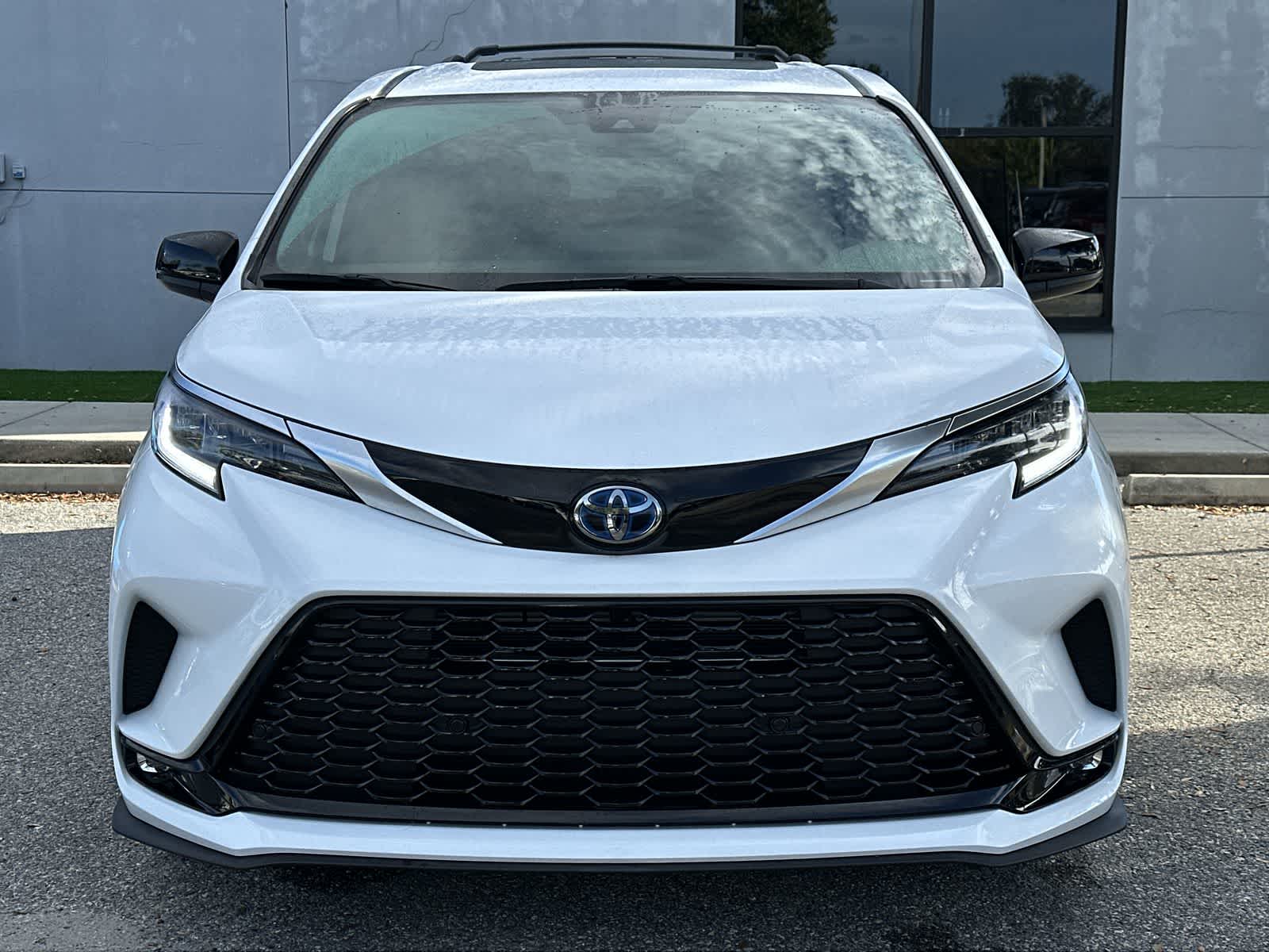 Thumbnail: 2023 Toyota Sienna - 6