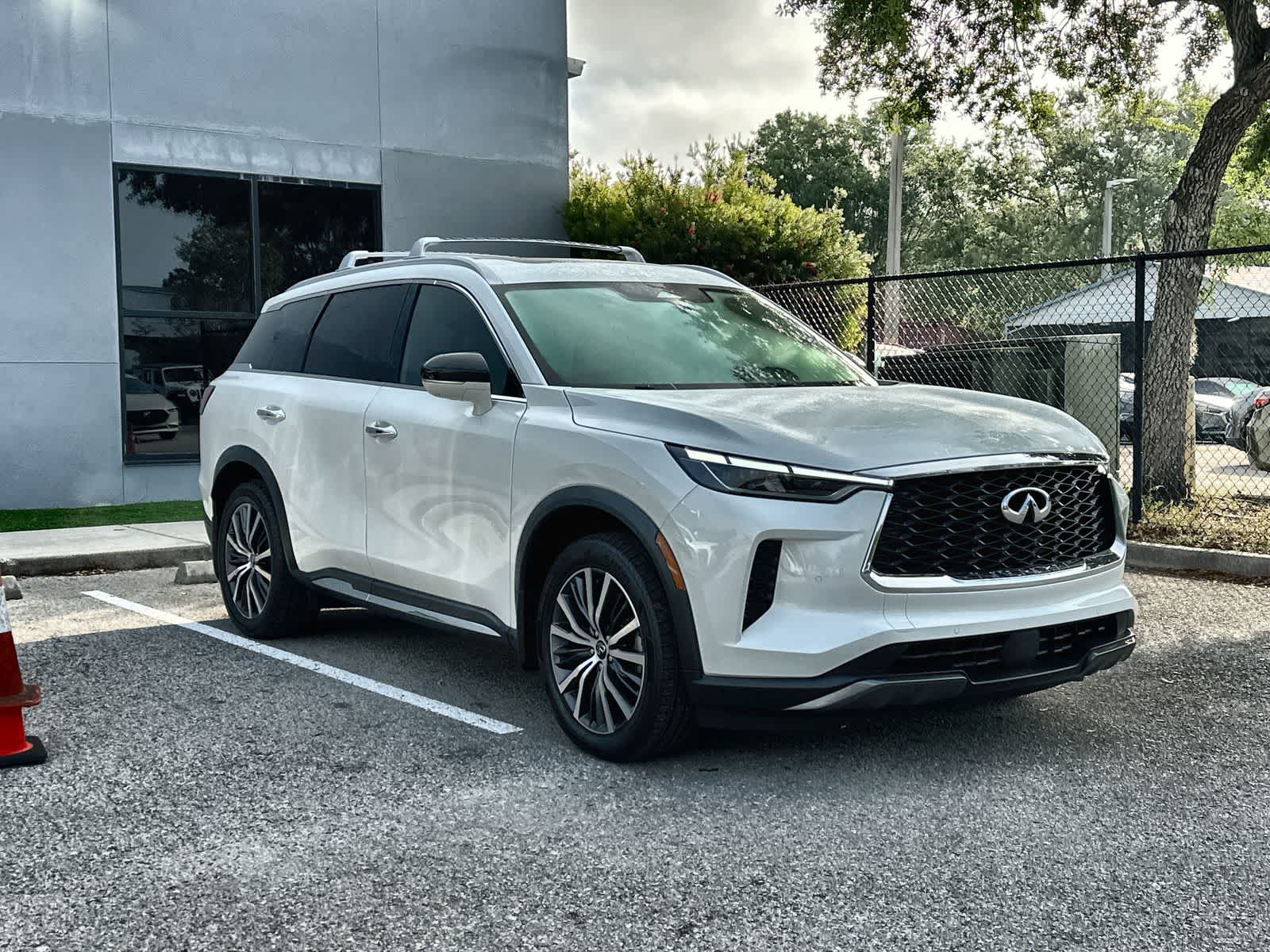 Thumbnail: 2023 INFINITI QX60 - 11
