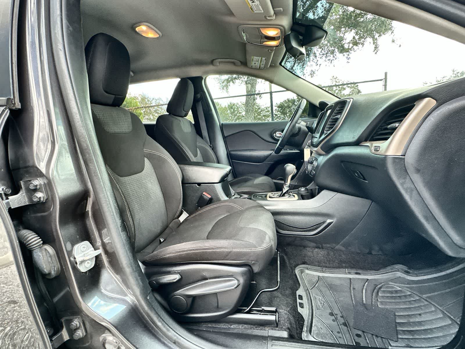 Thumbnail: 2016 Jeep Cherokee - 9