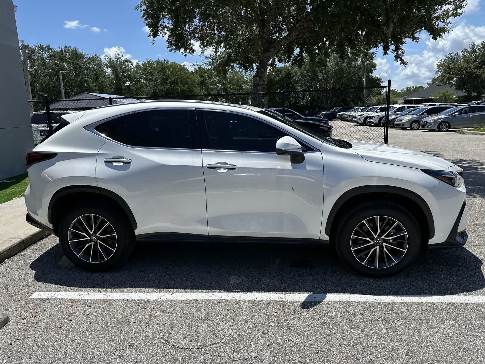Thumbnail: 2024 Lexus ES - 9