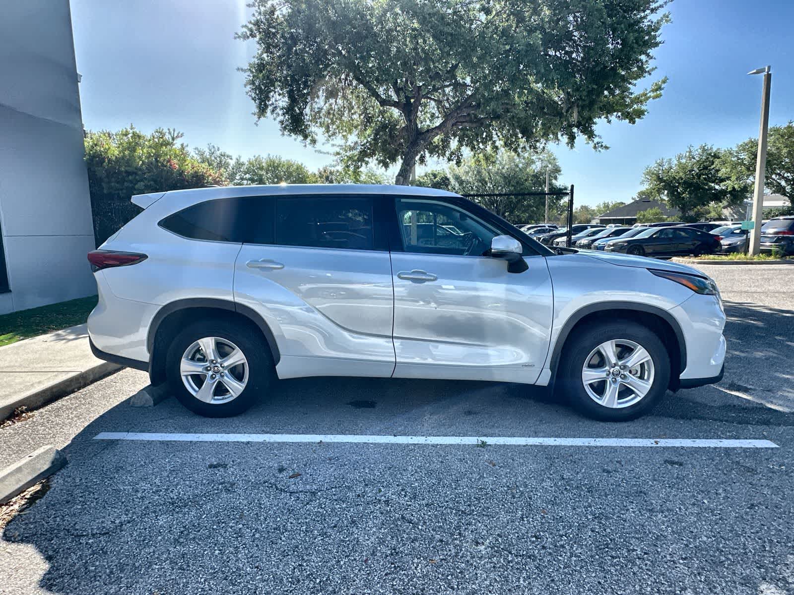 Thumbnail: 2022 Toyota Highlander - 9