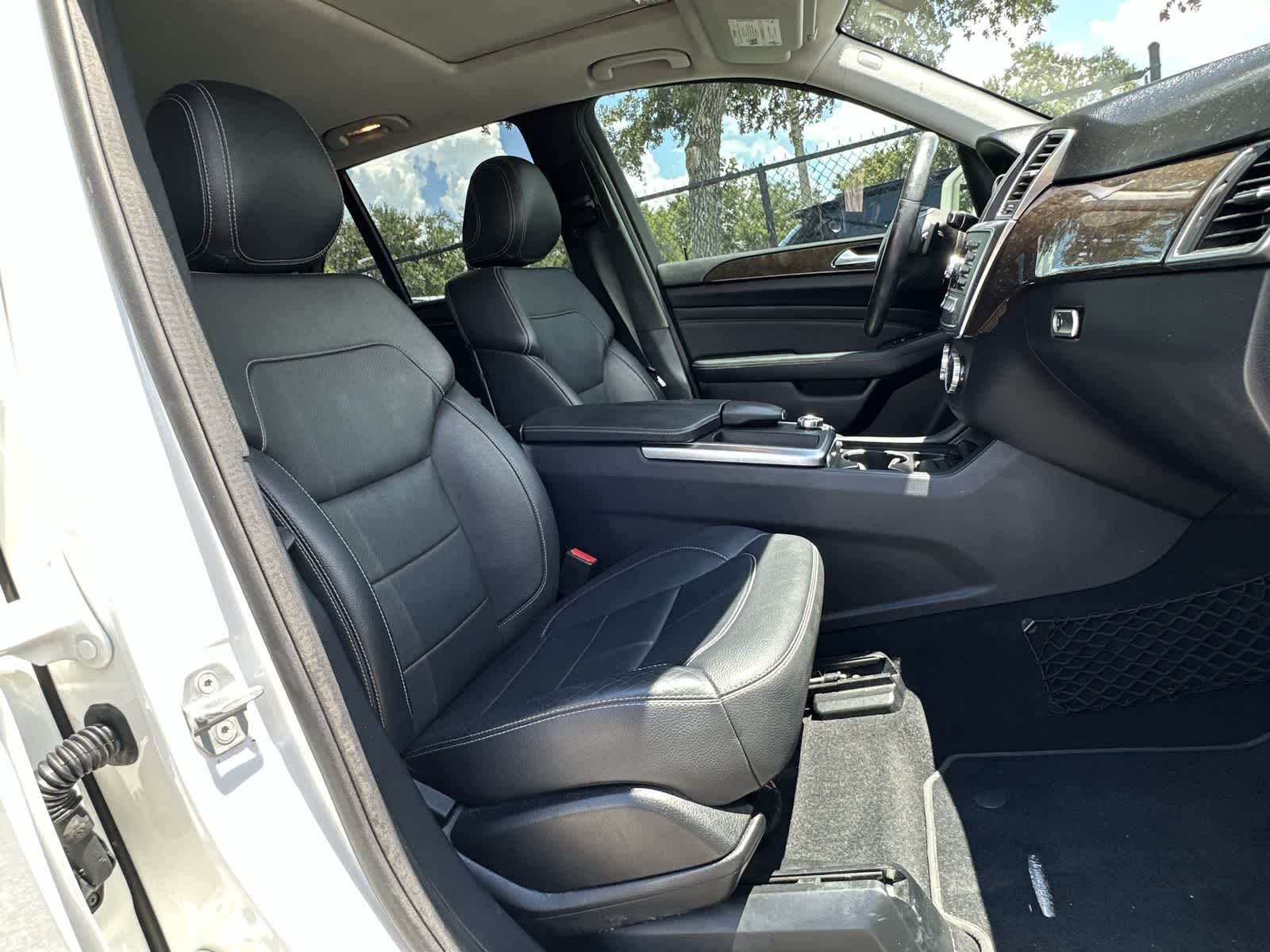 Thumbnail: 2015 Mercedes-Benz M-Class - 14