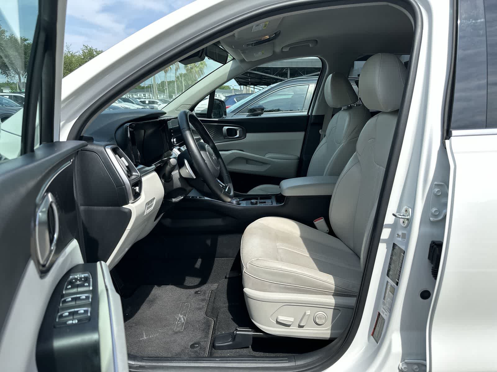 Thumbnail: 2022 Kia Sorento - 2