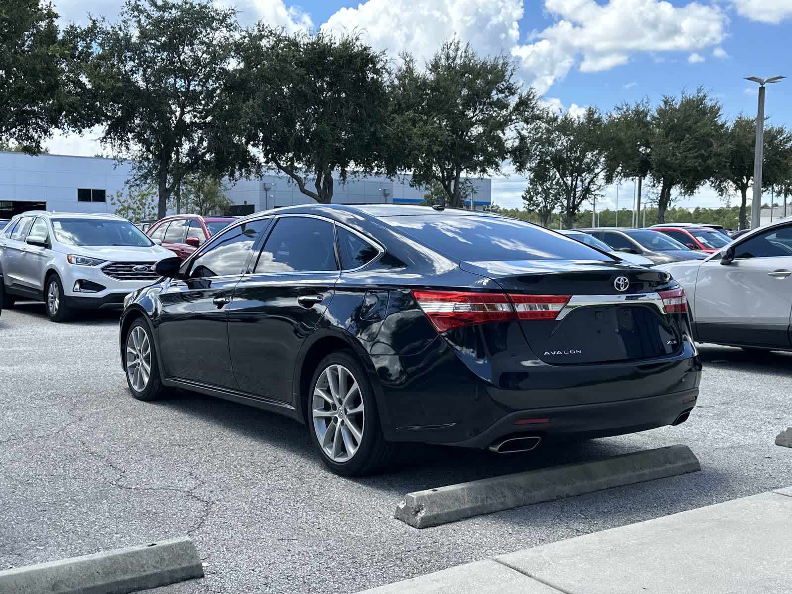 Thumbnail: 2015 Toyota Avalon - 3