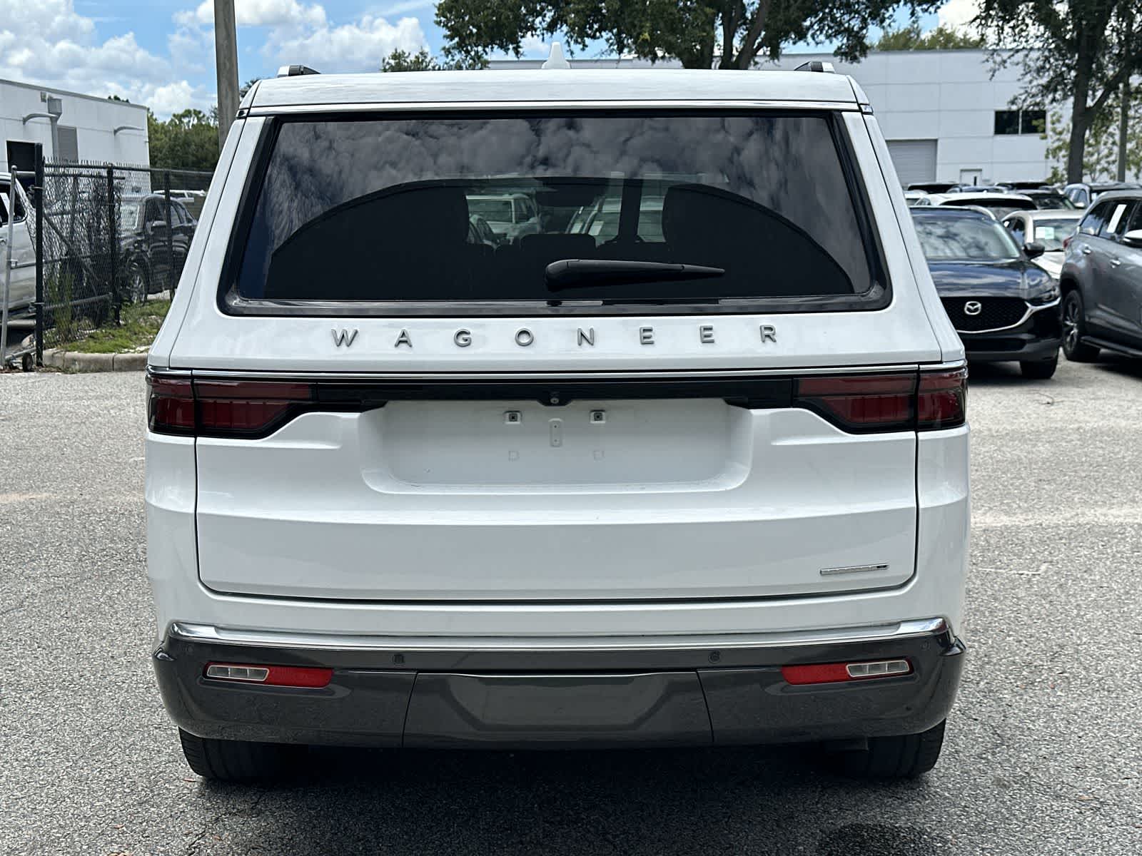 Thumbnail: 2022 Jeep Wagoneer - 5