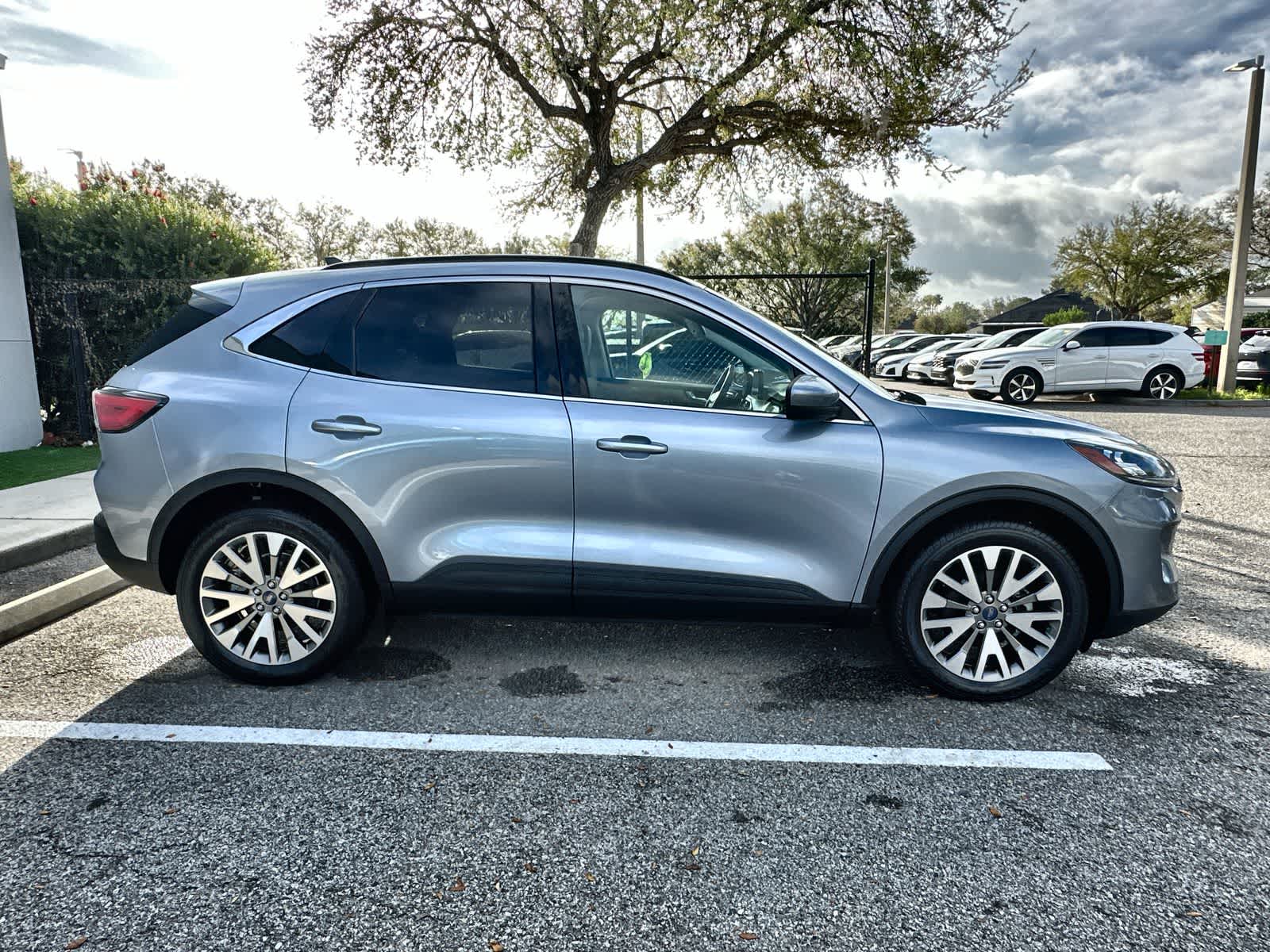 Thumbnail: 2022 Ford Escape - 10