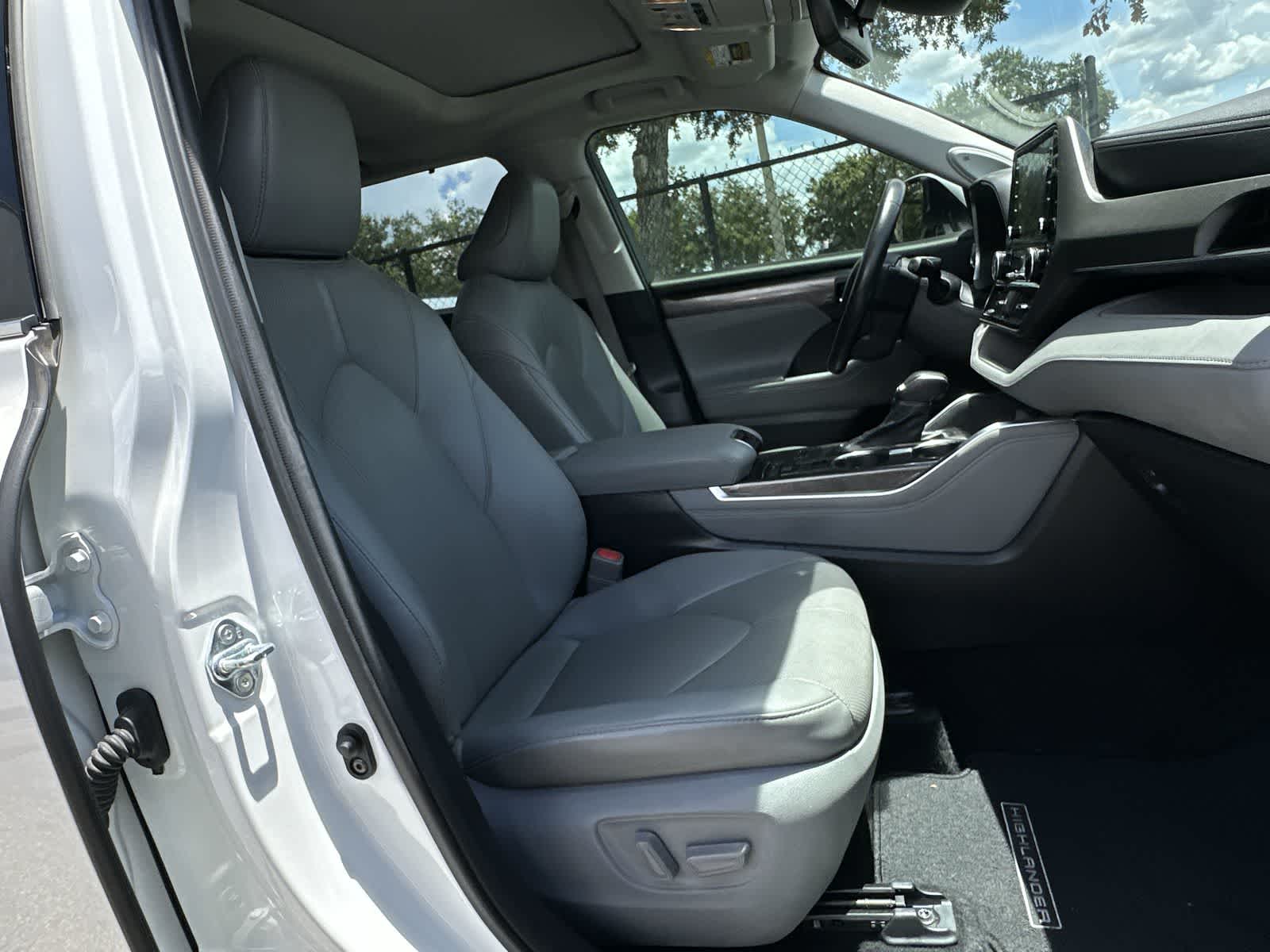 Thumbnail: 2021 Toyota Highlander - 14