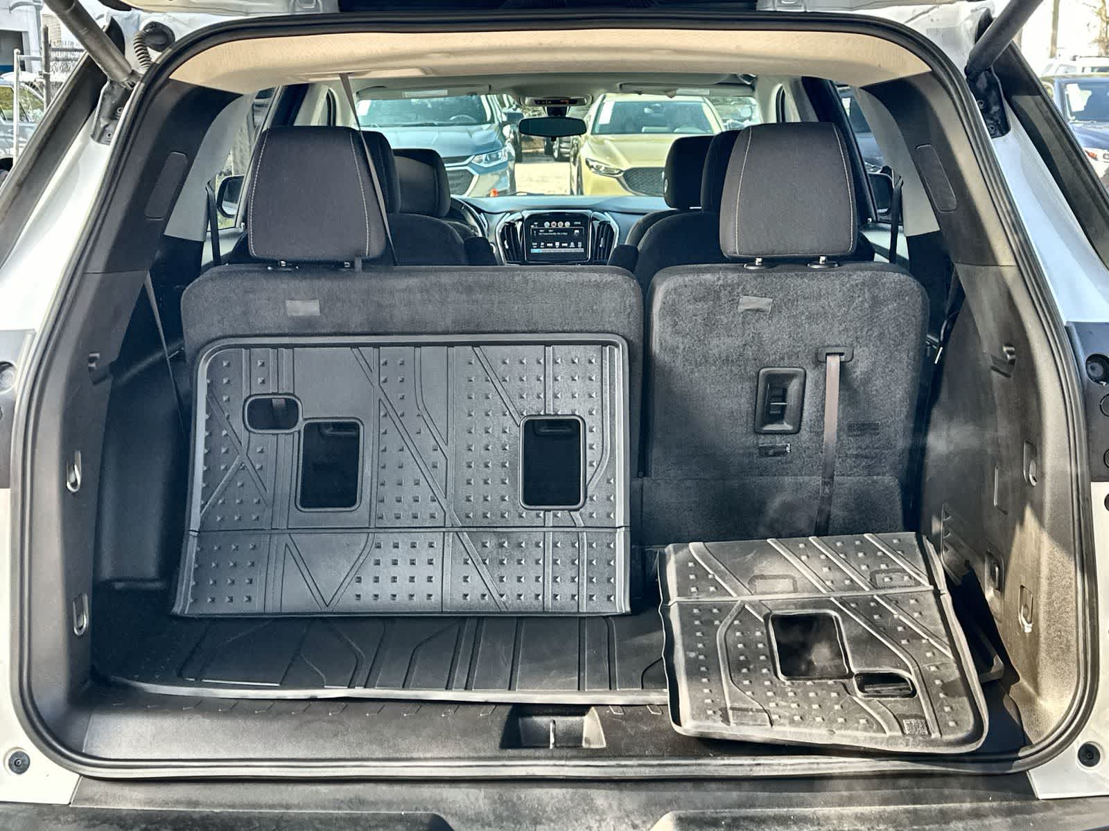 Thumbnail: 2019 Chevrolet Traverse - 17