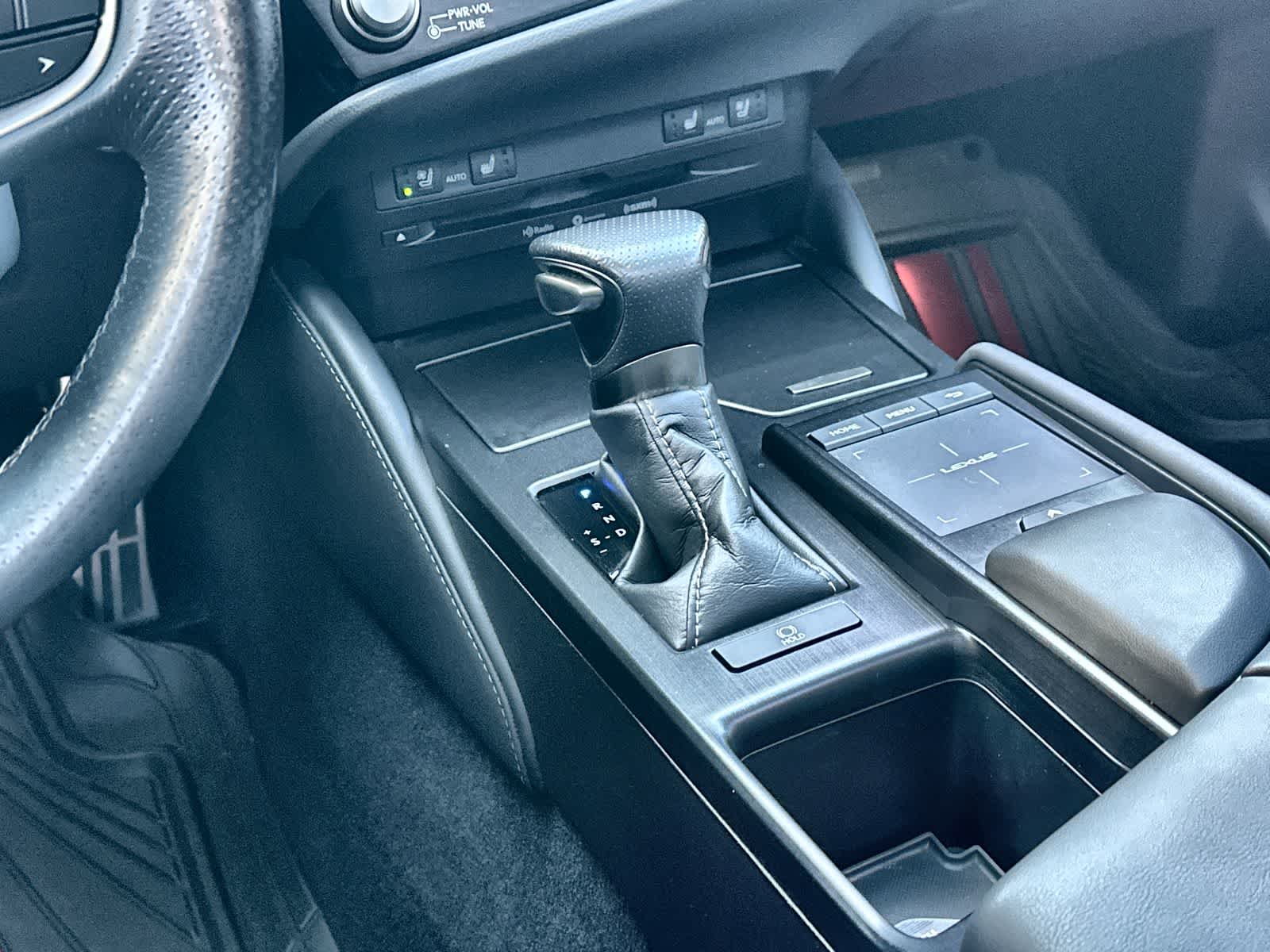 Thumbnail: 2022 Lexus ES - 17