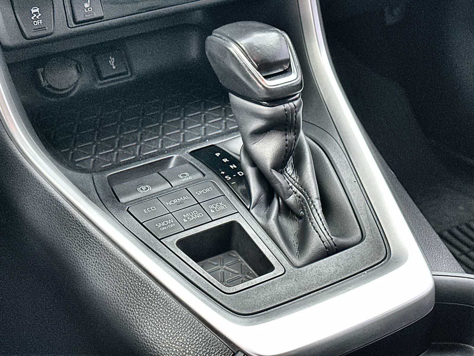 Thumbnail: 2020 Toyota RAV4 - 17