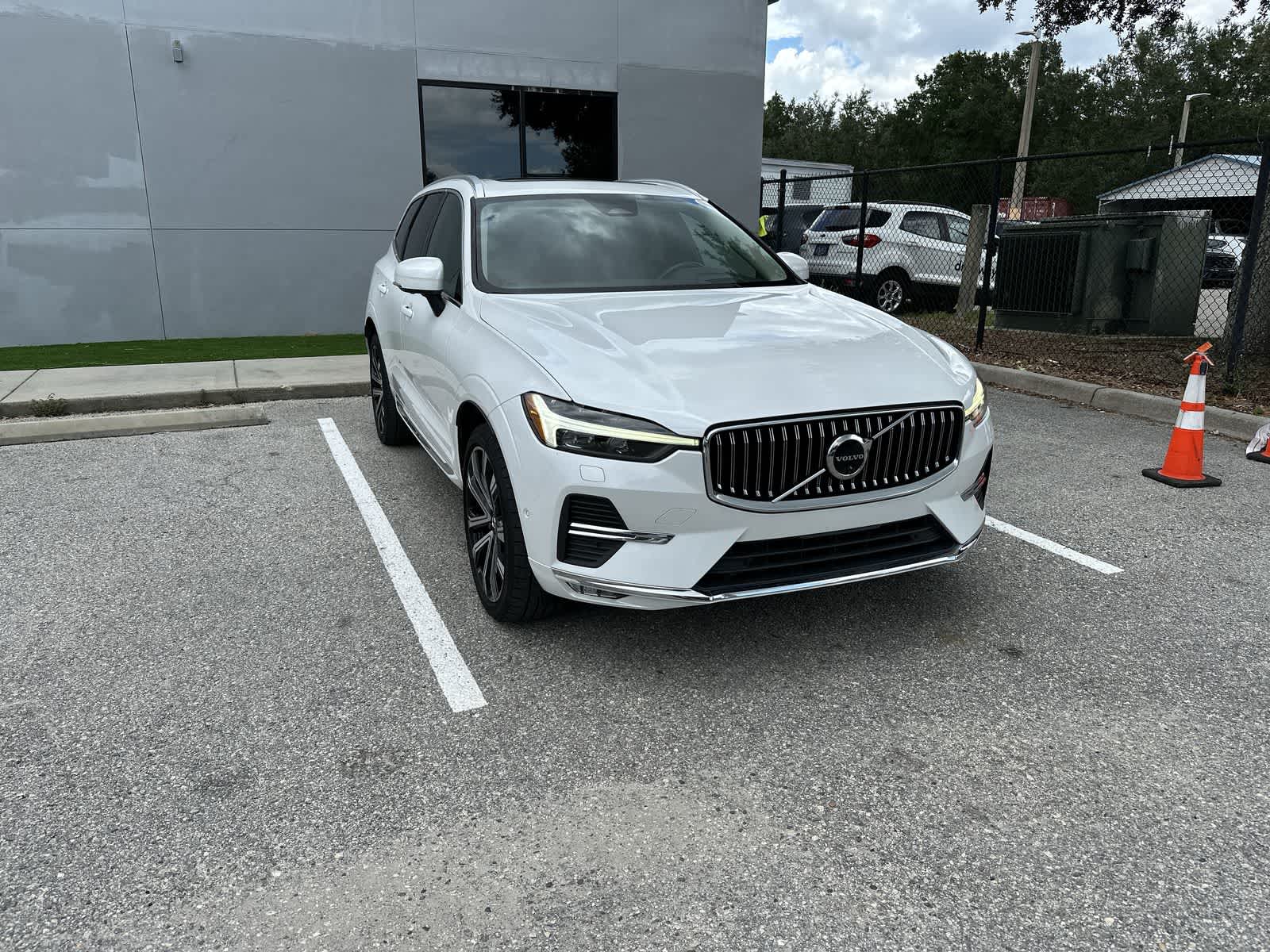 Thumbnail: 2023 Volvo XC60 - 10