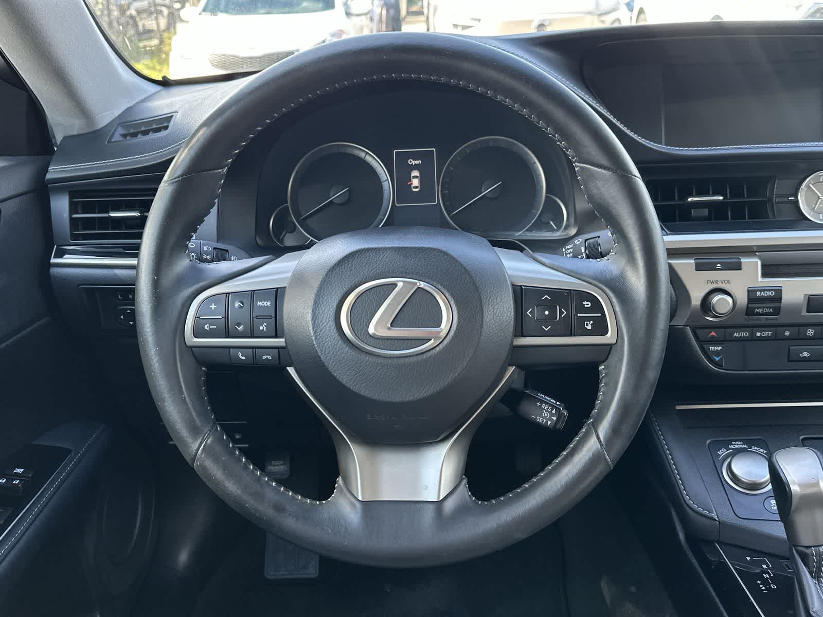 Thumbnail: 2016 Lexus ES - 15