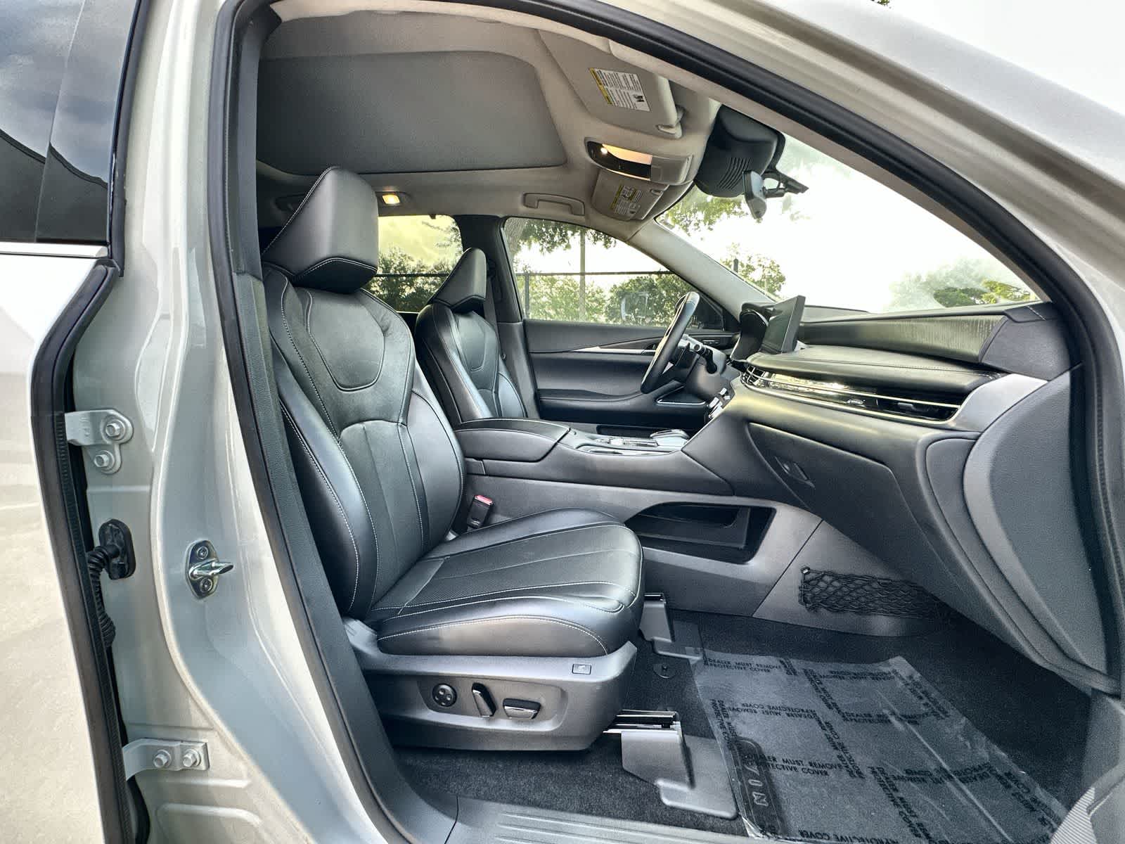 Thumbnail: 2023 INFINITI QX60 - 9