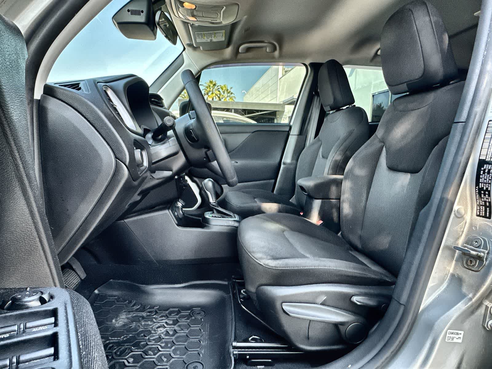 Thumbnail: 2018 Jeep Renegade - 11