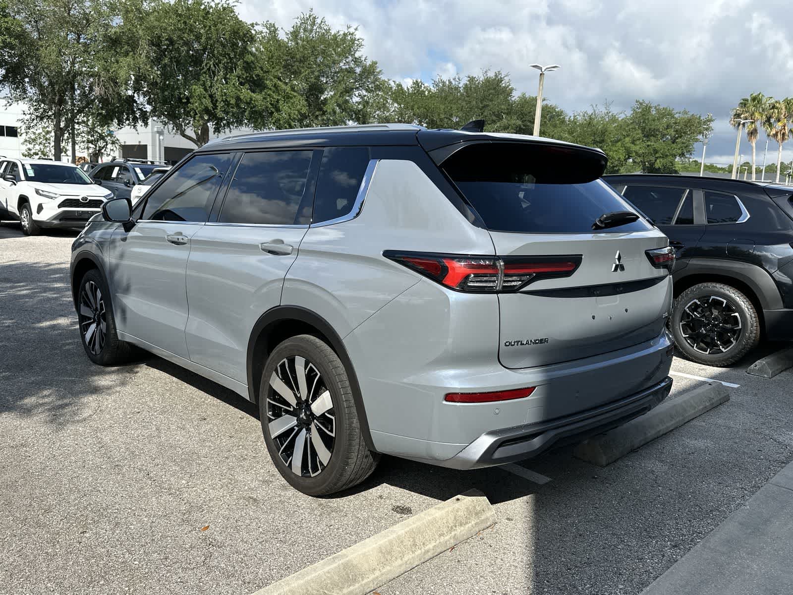 Thumbnail: 2025 Mitsubishi Outlander - 6