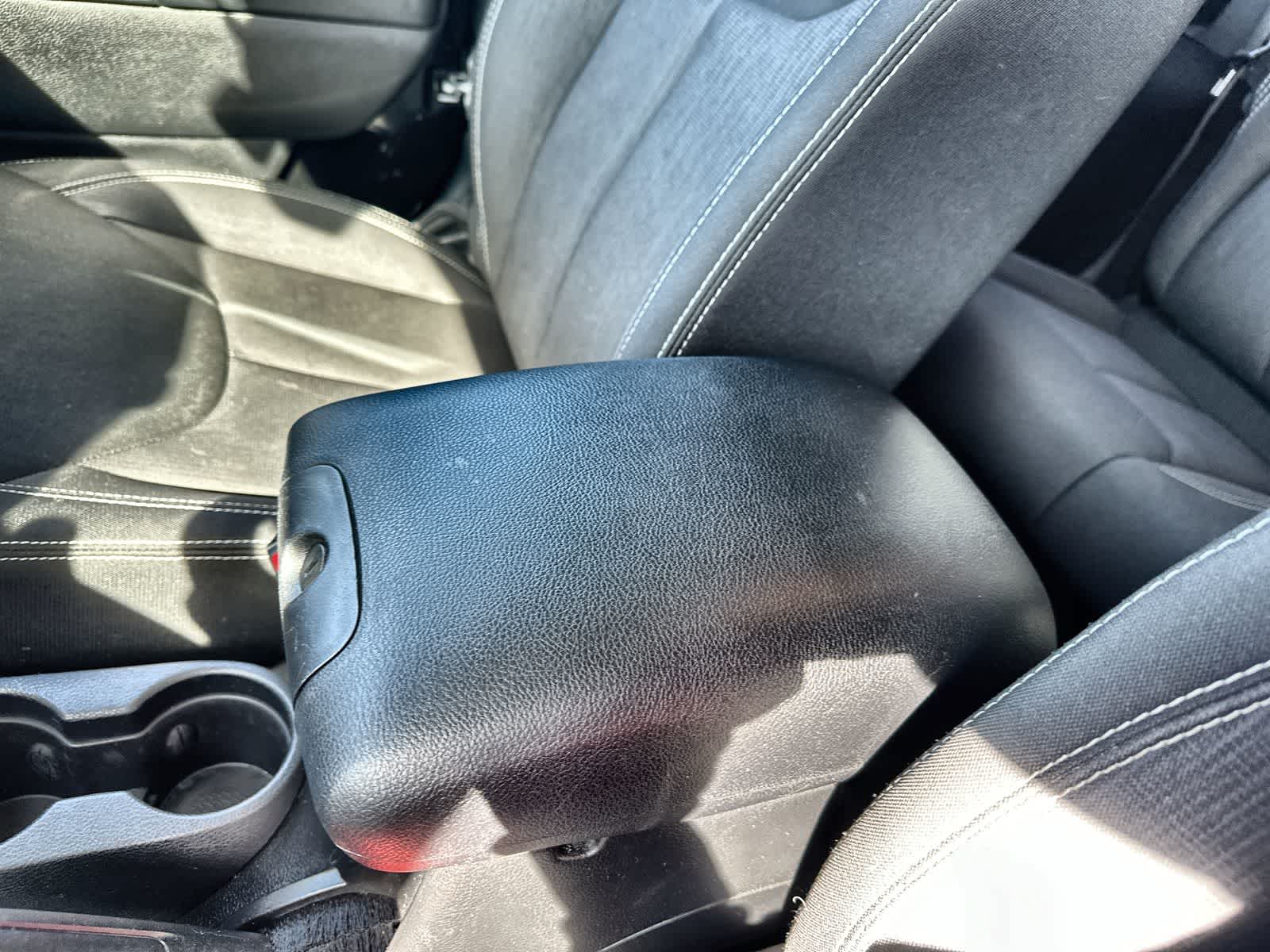 Thumbnail: 2015 Jeep Wrangler - 17