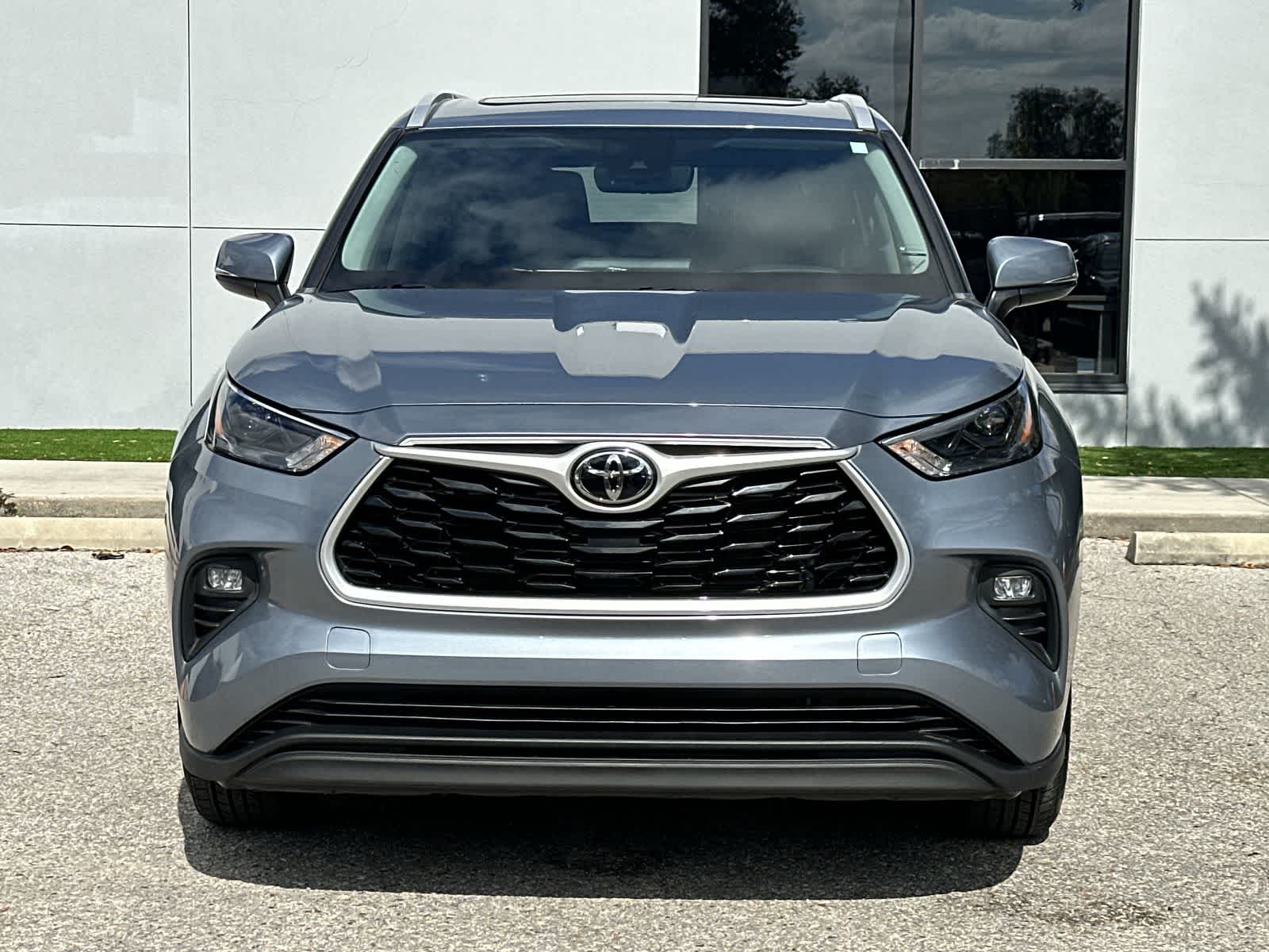 Thumbnail: 2022 Toyota Highlander - 6