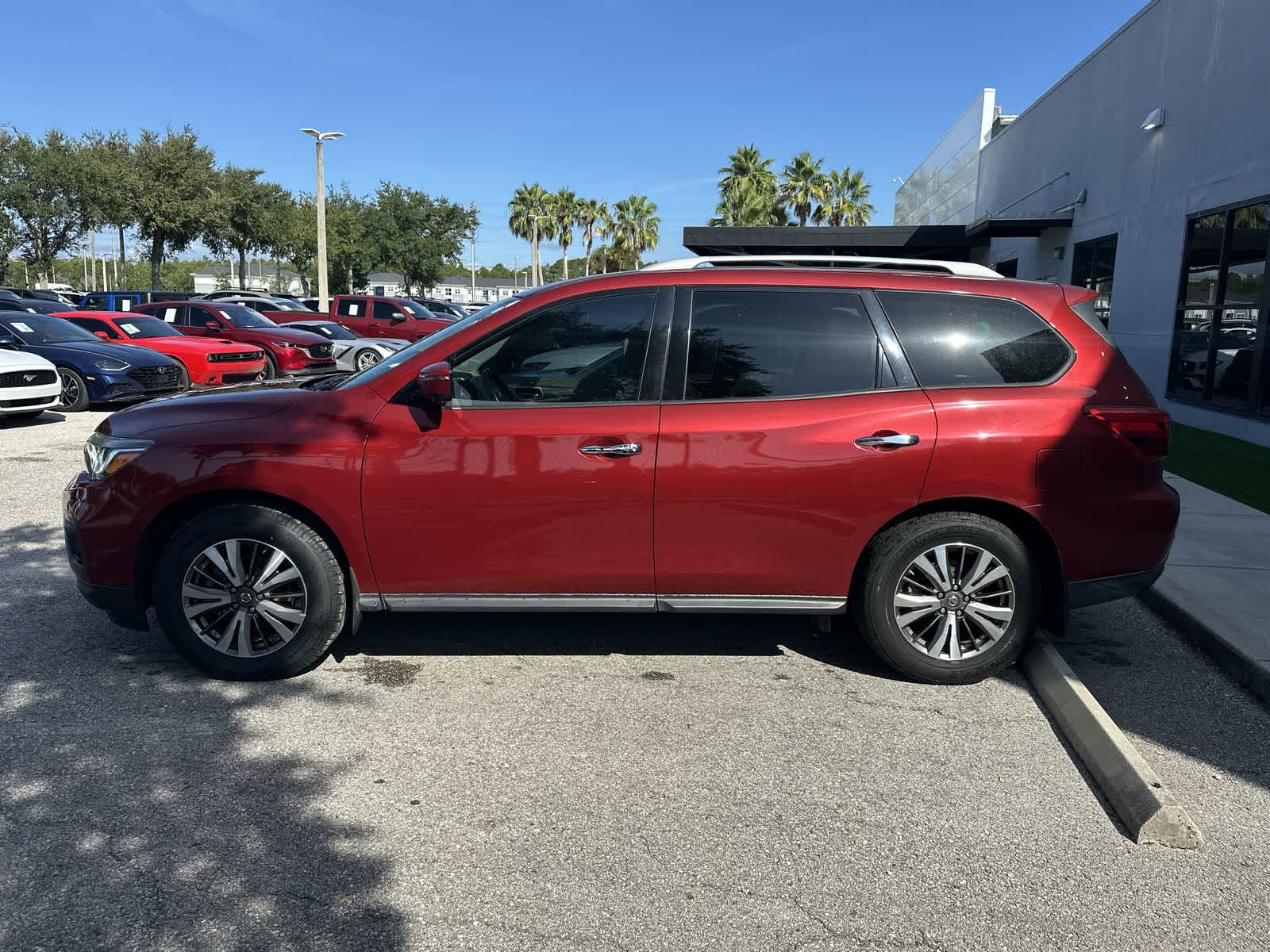 Thumbnail: 2017 Nissan Pathfinder - 3