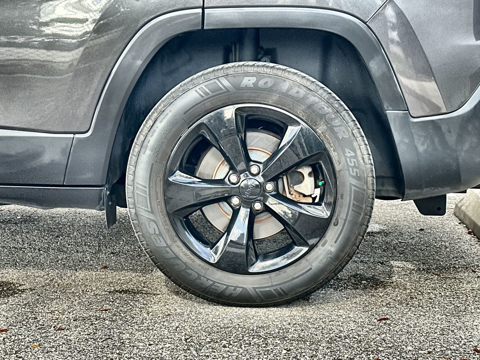 Thumbnail: 2016 Jeep Cherokee - 14