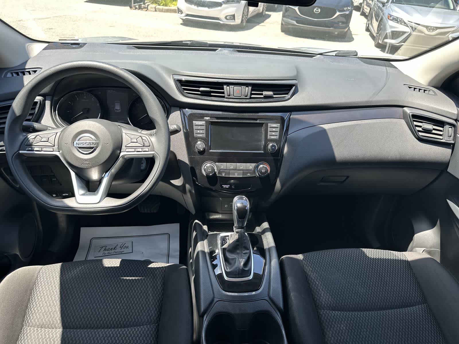 Thumbnail: 2020 Nissan Rogue Sport - 10