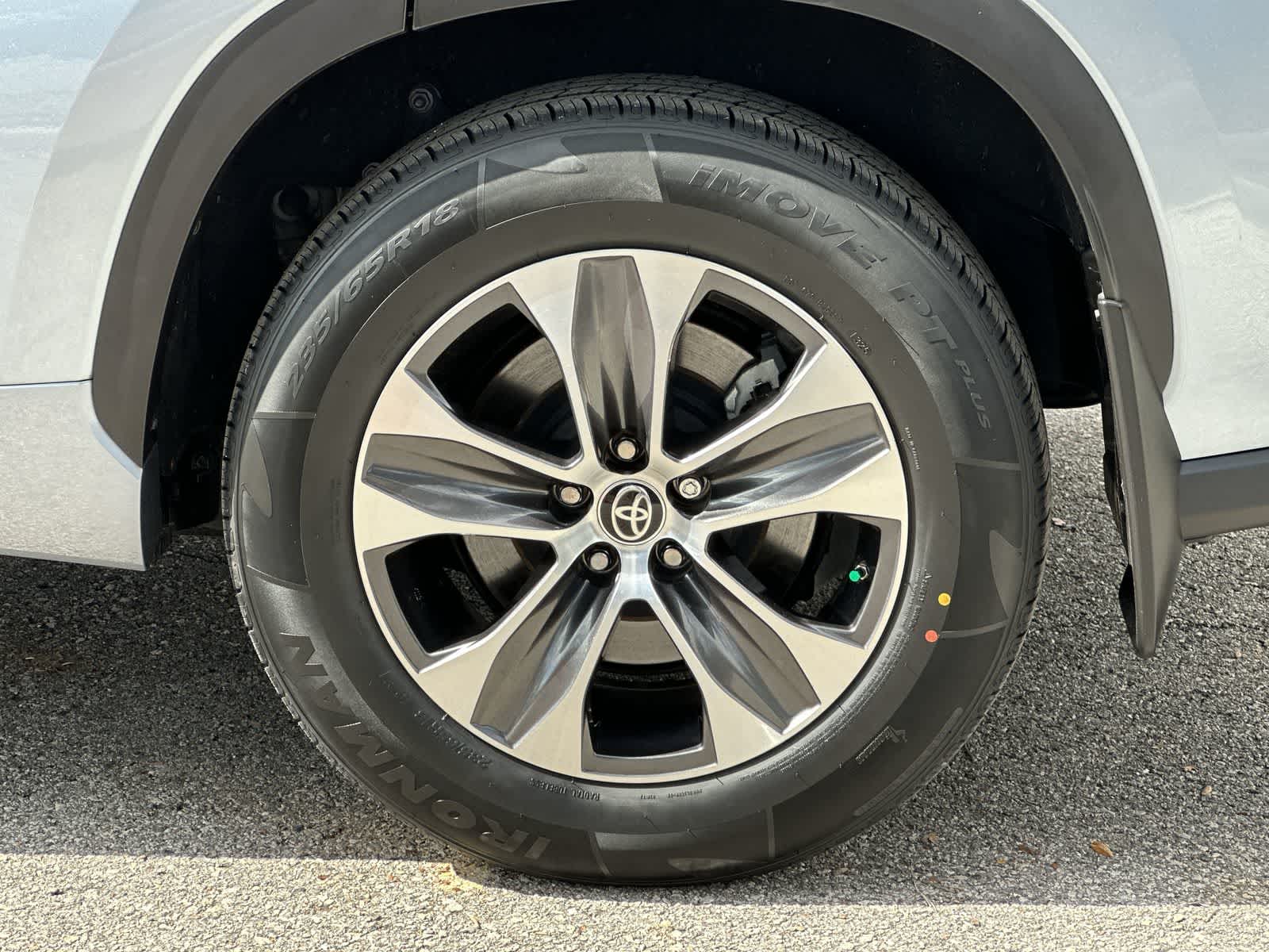 Thumbnail: 2022 Toyota Highlander - 8