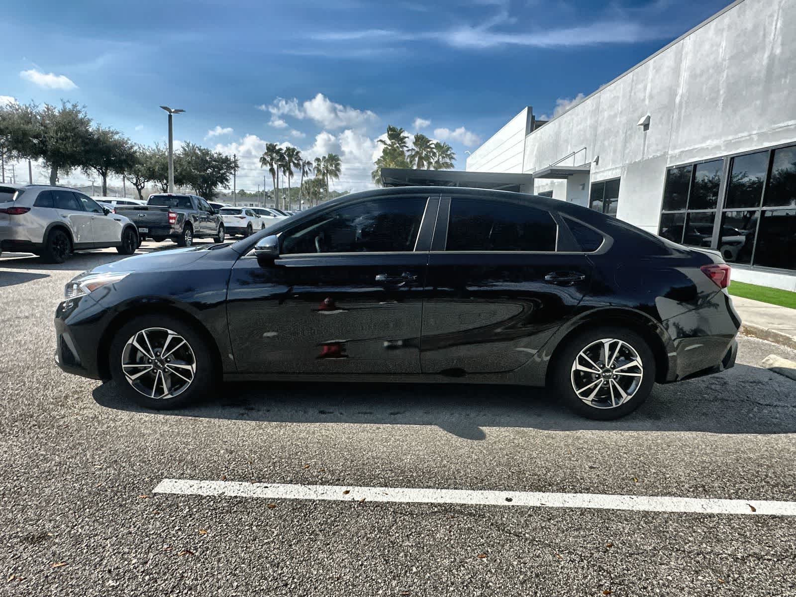 Thumbnail: 2023 Kia Forte - 5