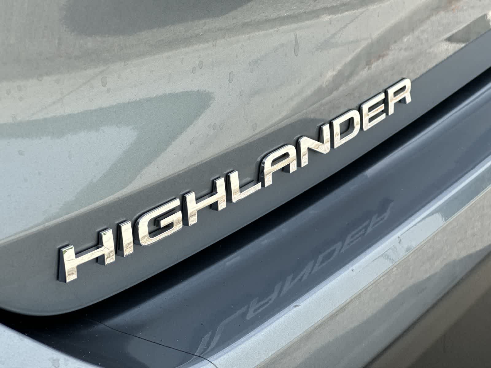 Thumbnail: 2022 Toyota Highlander - 7