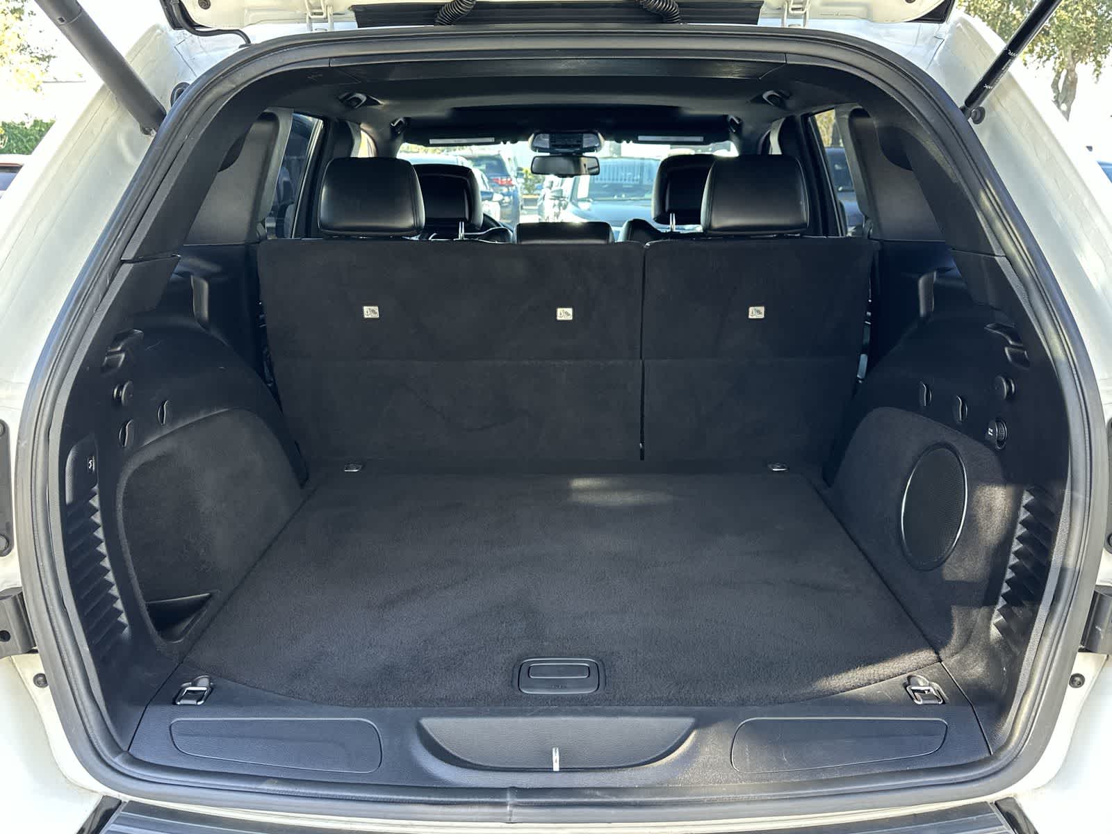 Thumbnail: 2015 Jeep Grand Cherokee - 9