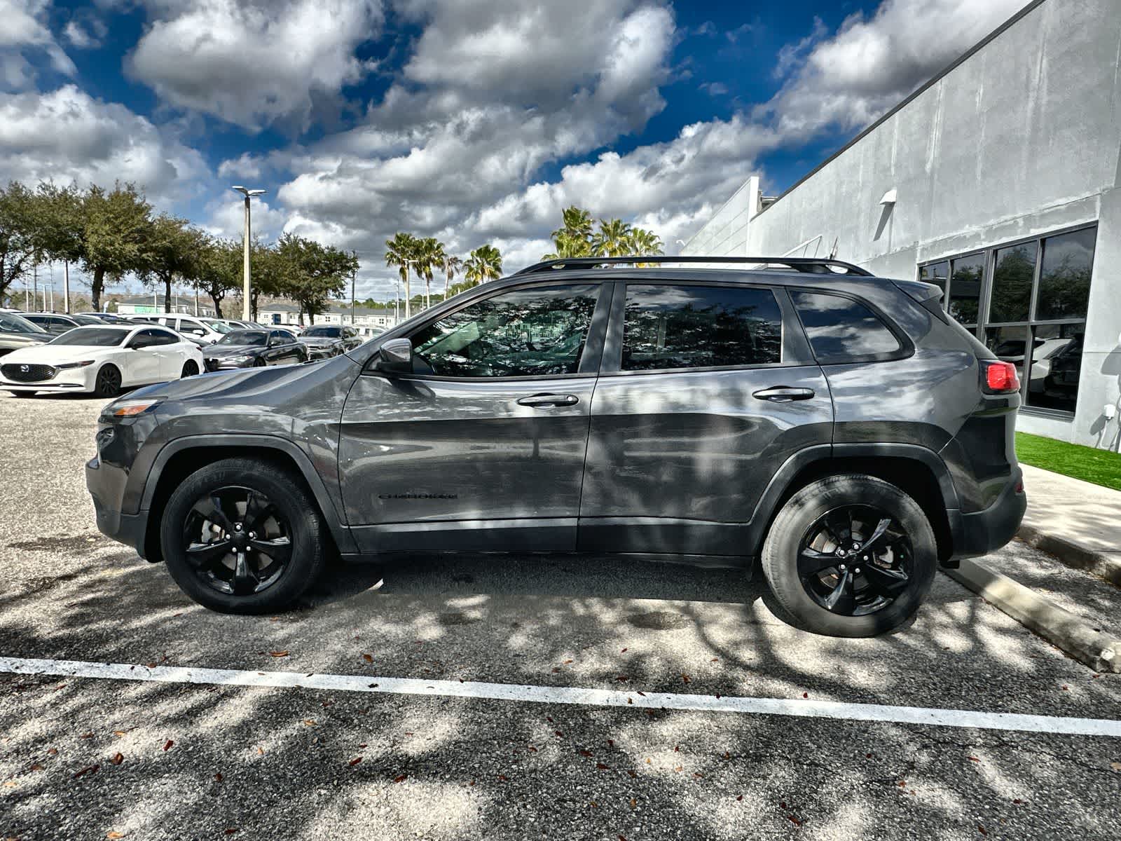 Thumbnail: 2016 Jeep Cherokee - 5