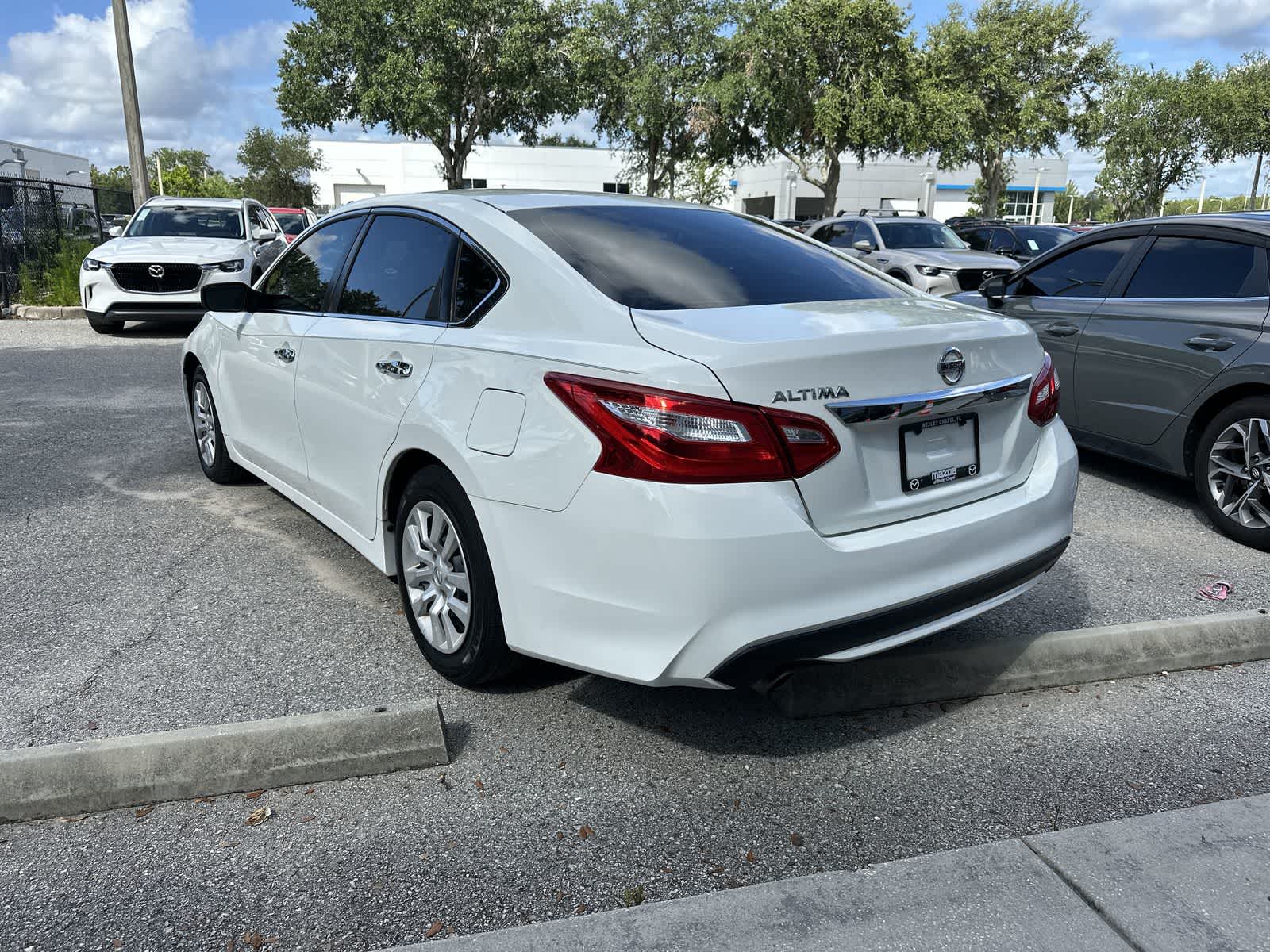 Thumbnail: 2017 Nissan Altima - 4