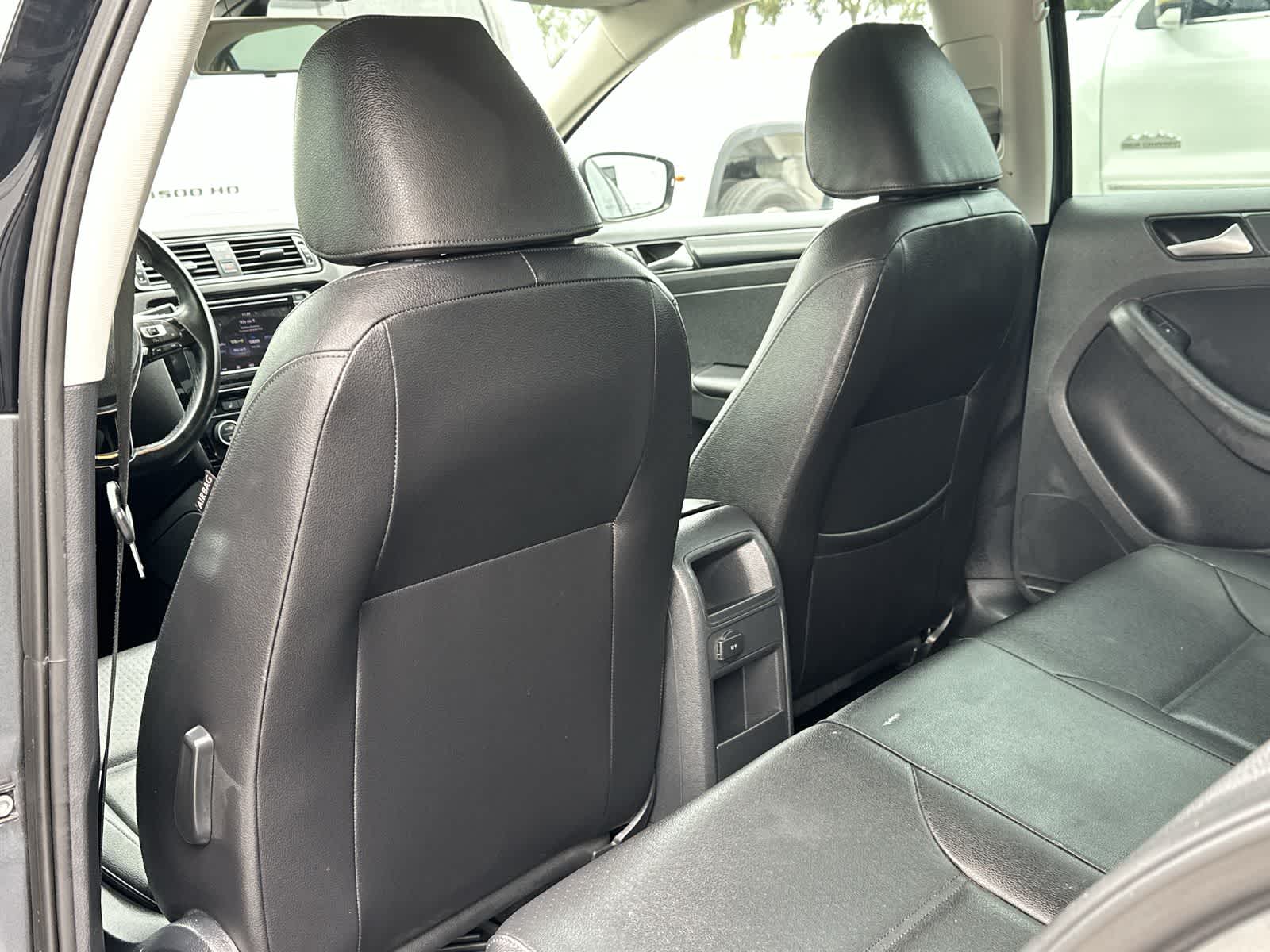 Thumbnail: 2017 Volkswagen Jetta - 12