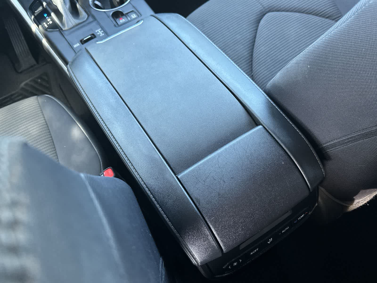 Thumbnail: 2022 Toyota Highlander - 16