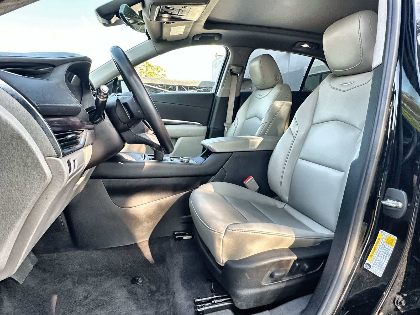 Thumbnail: 2022 Cadillac XT4 - 3