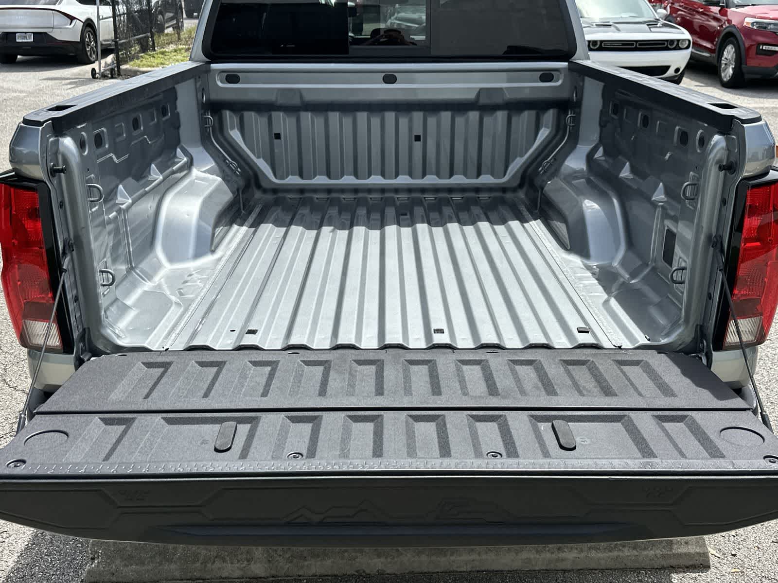 Thumbnail: 2023 Chevrolet Colorado - 19
