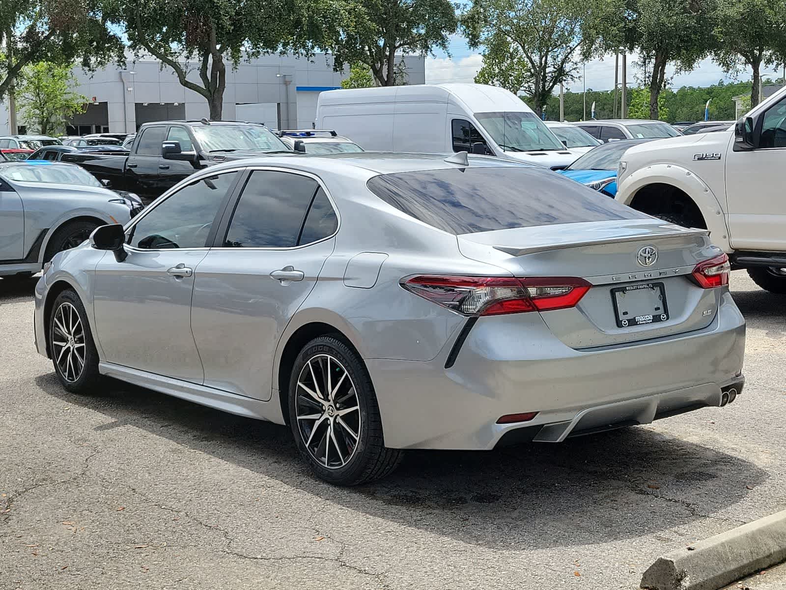 2024 Toyota Camry SE 3