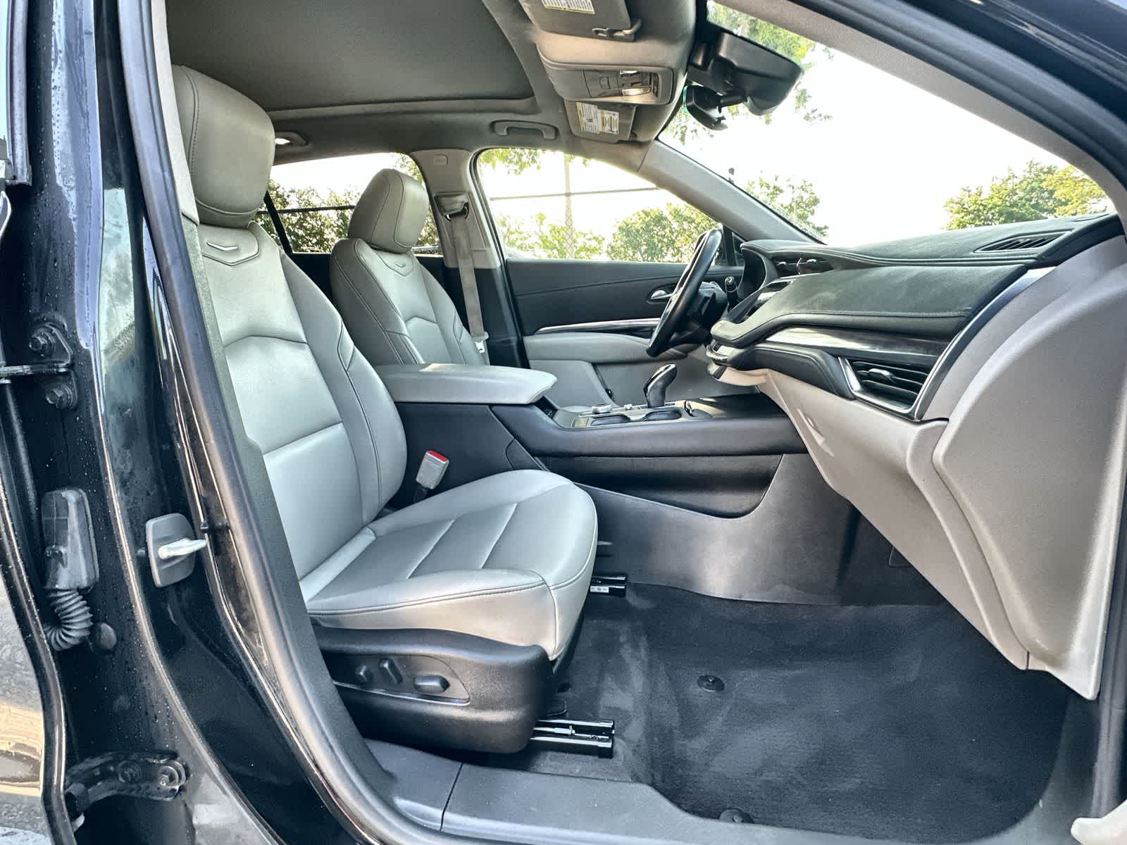 Thumbnail: 2022 Cadillac XT4 - 9