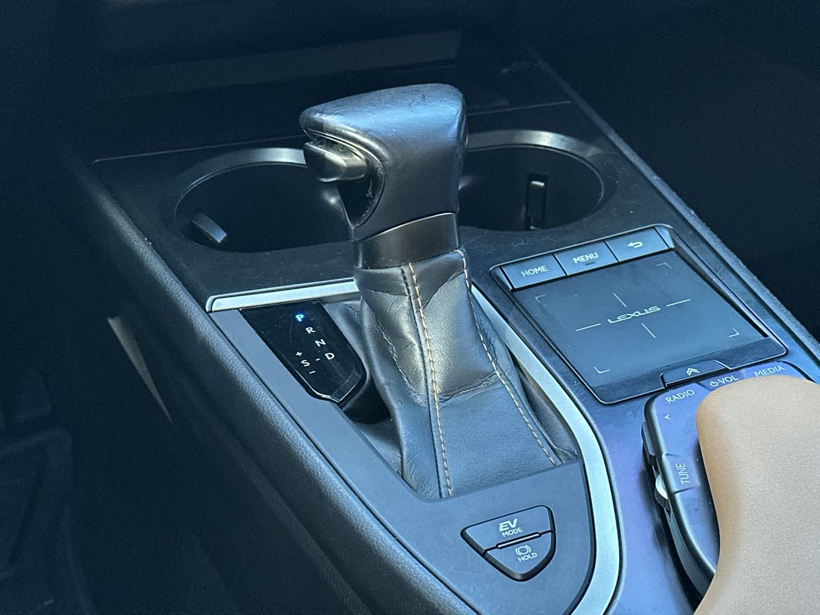 Thumbnail: 2019 Lexus UX - 17