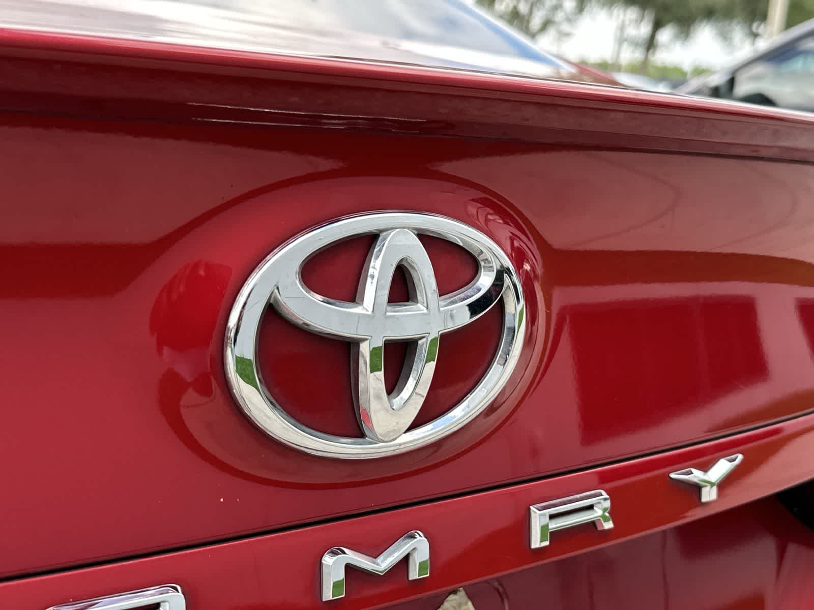 Thumbnail: 2021 Toyota Camry - 16