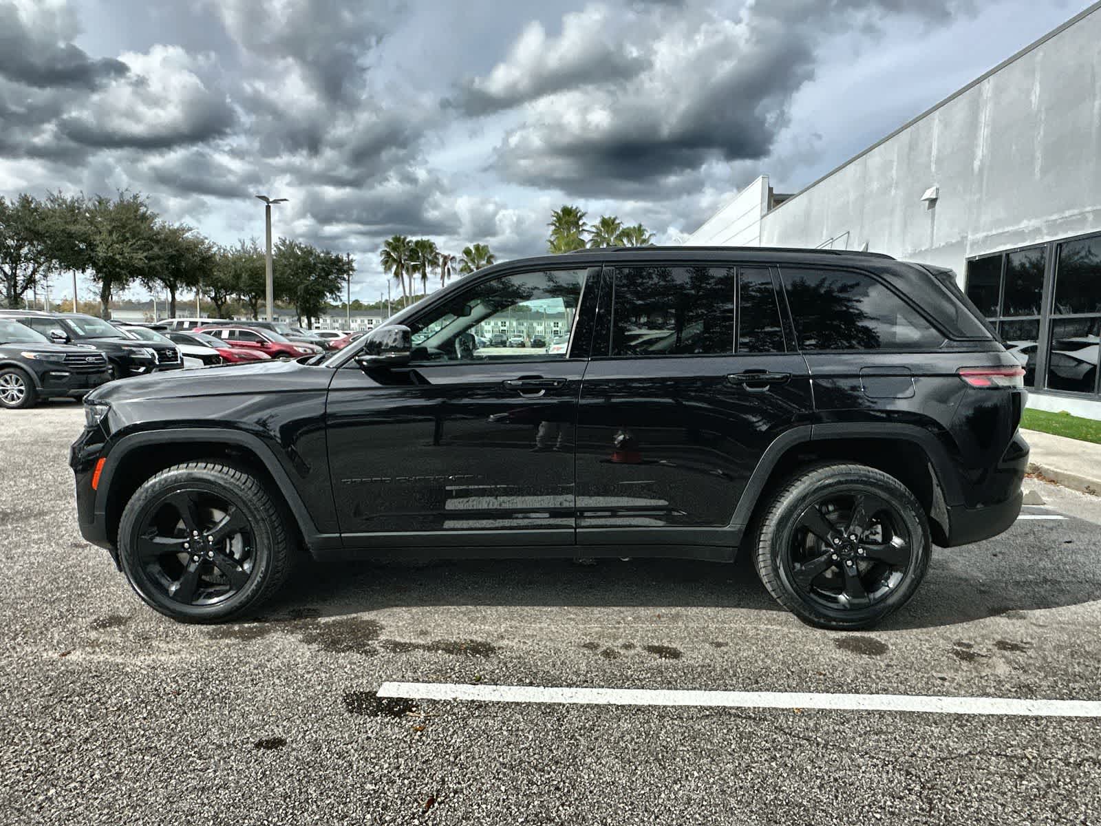 Thumbnail: 2023 Jeep Grand Cherokee - 3