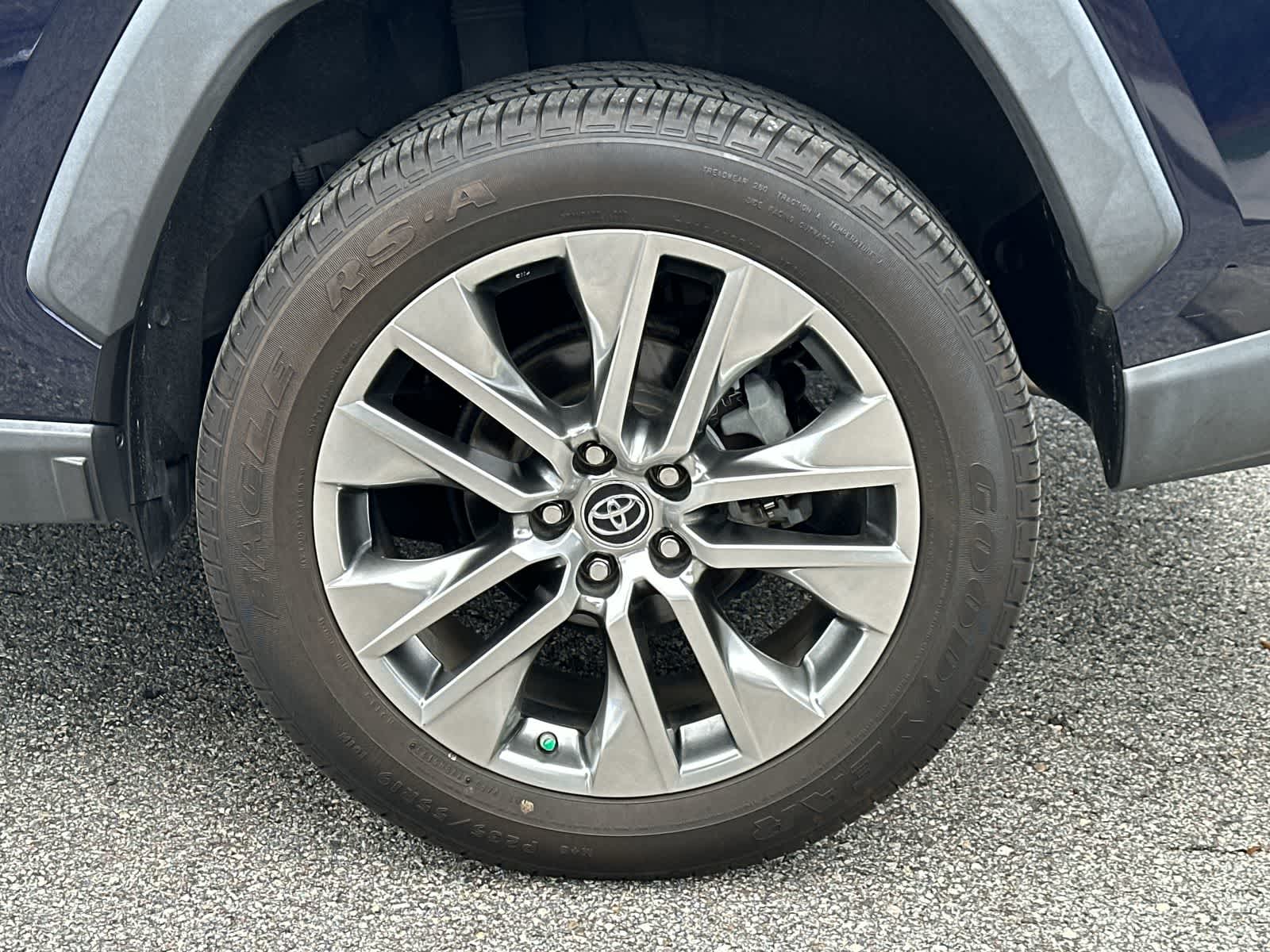 Thumbnail: 2019 Toyota RAV4 - 7
