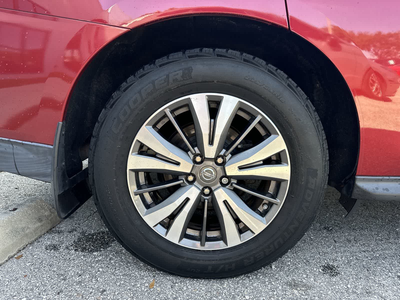 Thumbnail: 2017 Nissan Pathfinder - 8