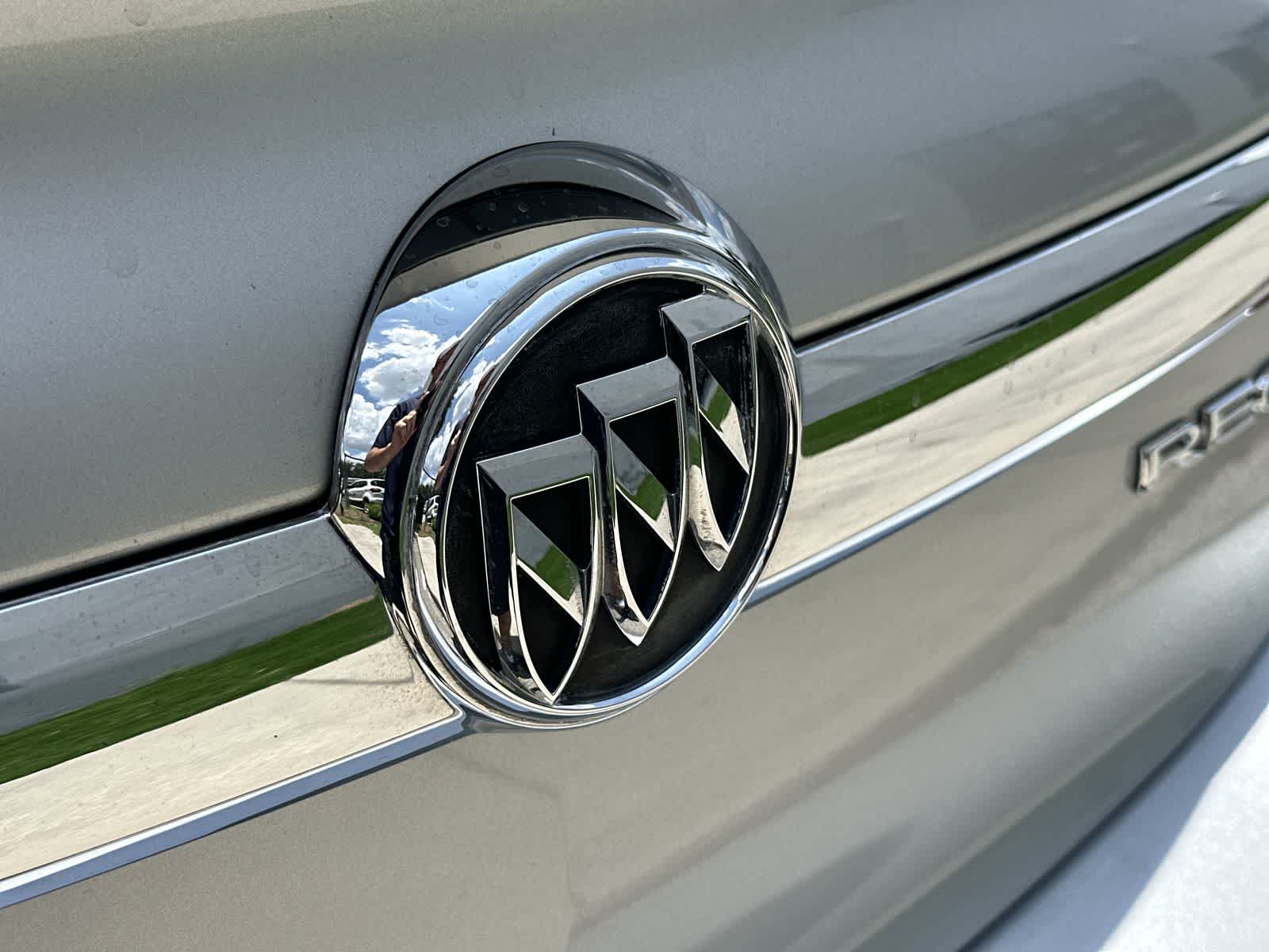 Thumbnail: 2017 Buick Regal - 14
