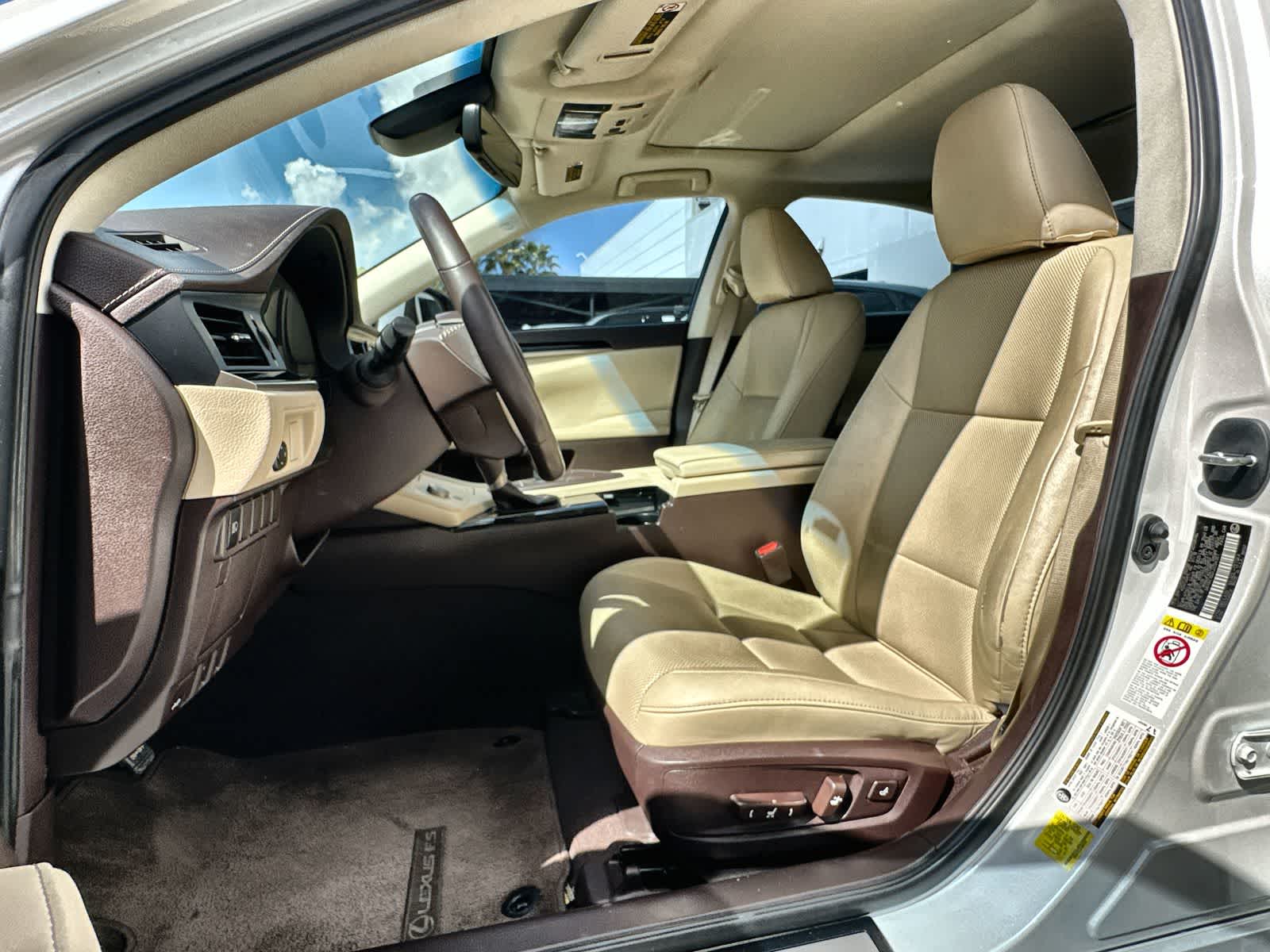 Thumbnail: 2018 Lexus ES - 3