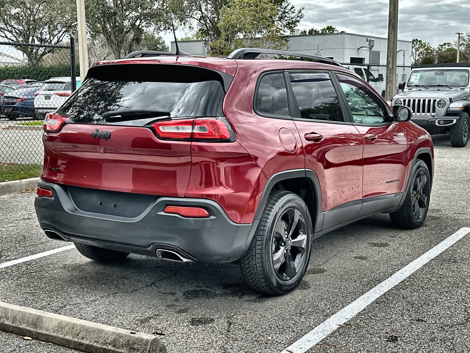 Thumbnail: 2017 Jeep Cherokee - 8