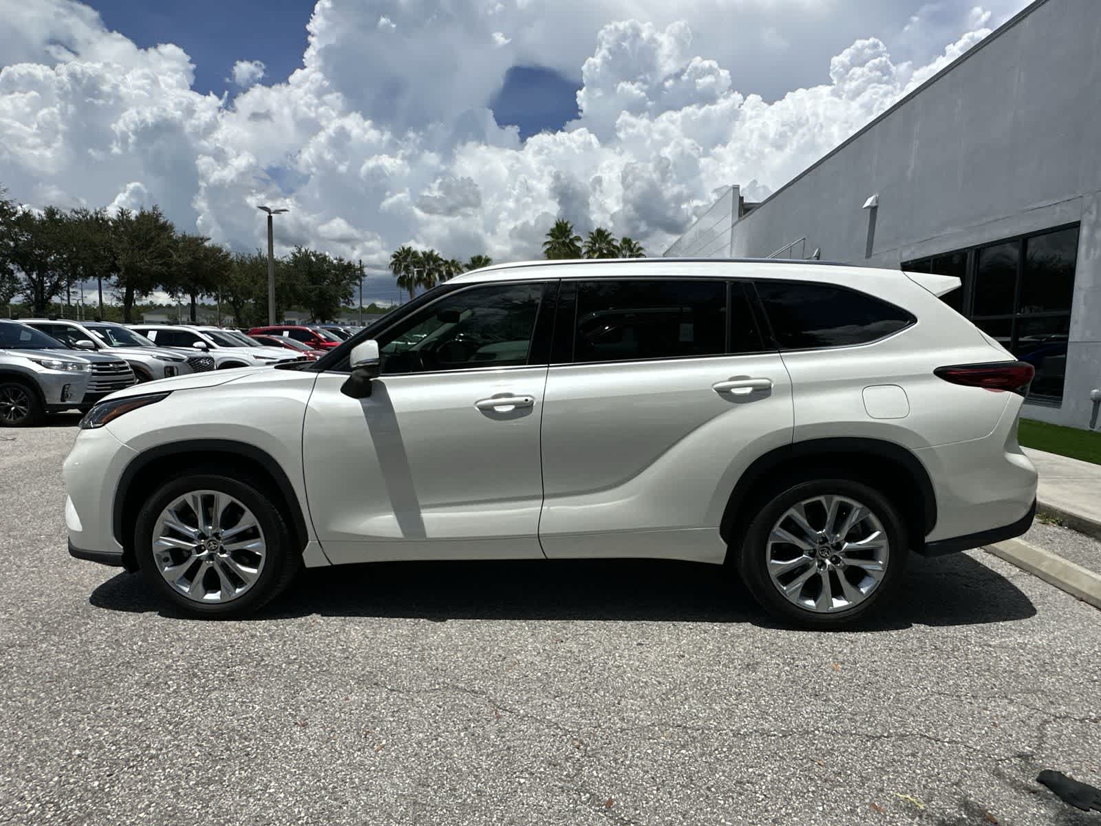 Thumbnail: 2021 Toyota Highlander - 3