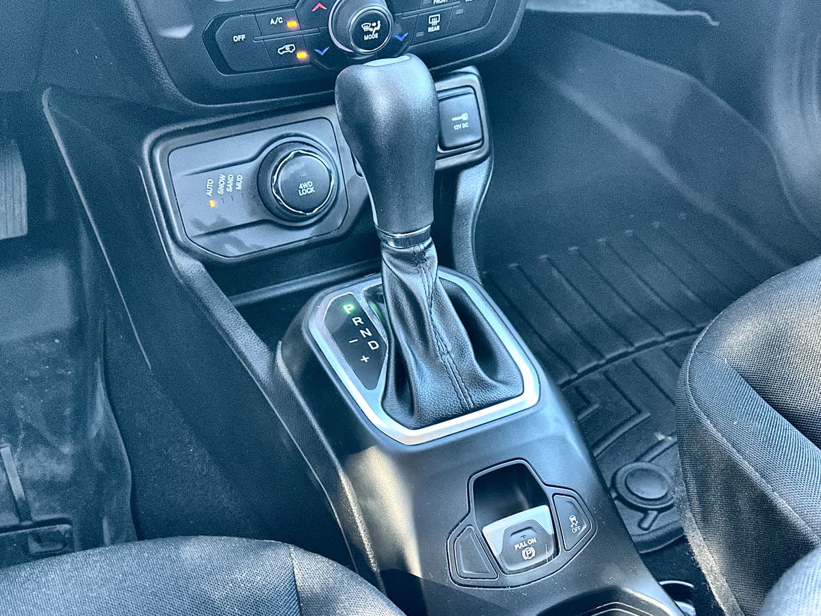 Thumbnail: 2020 Jeep Renegade - 23